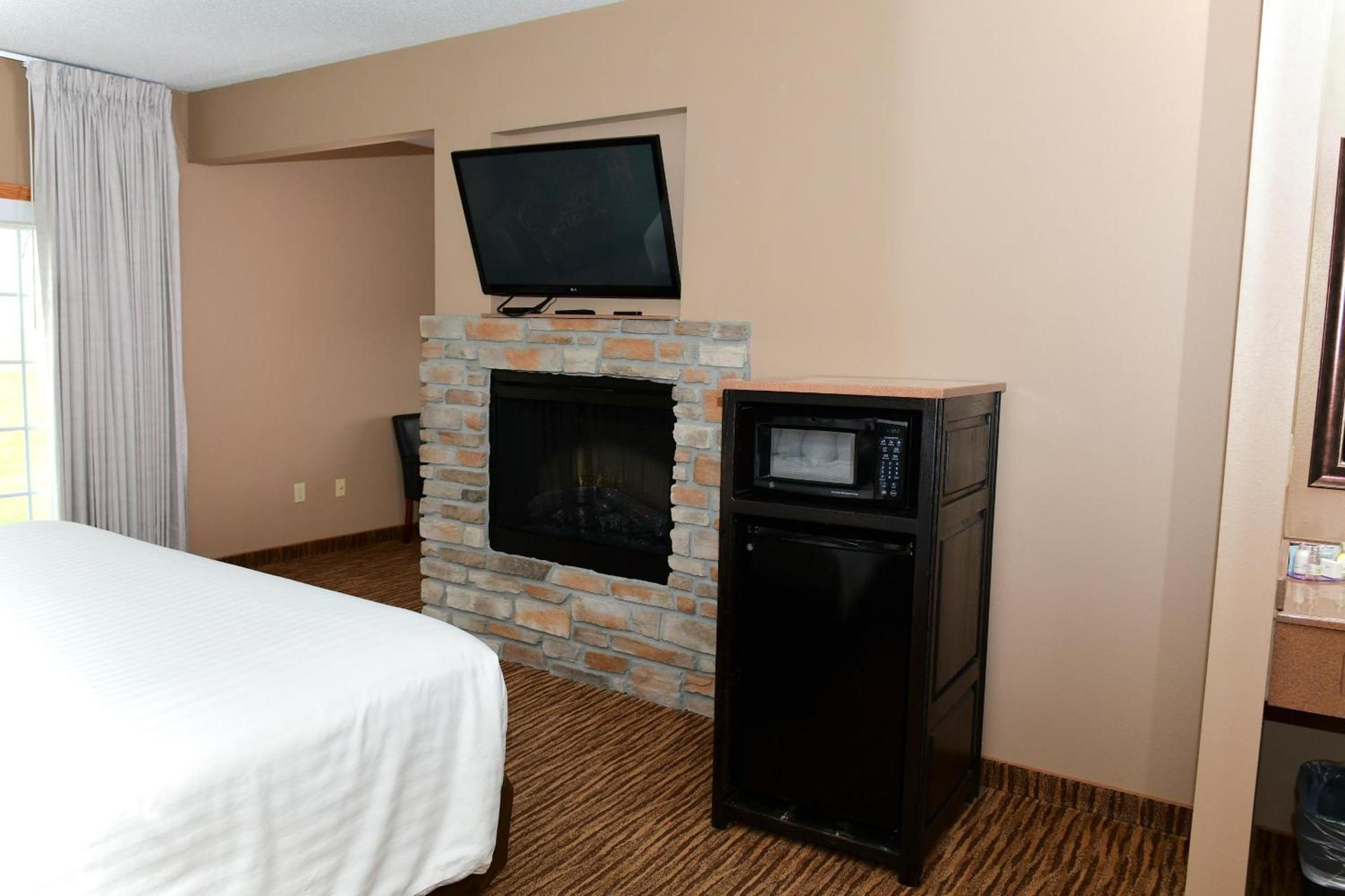 Cobblestone Inn & Suites - Denison | Majestic Hills photo 64