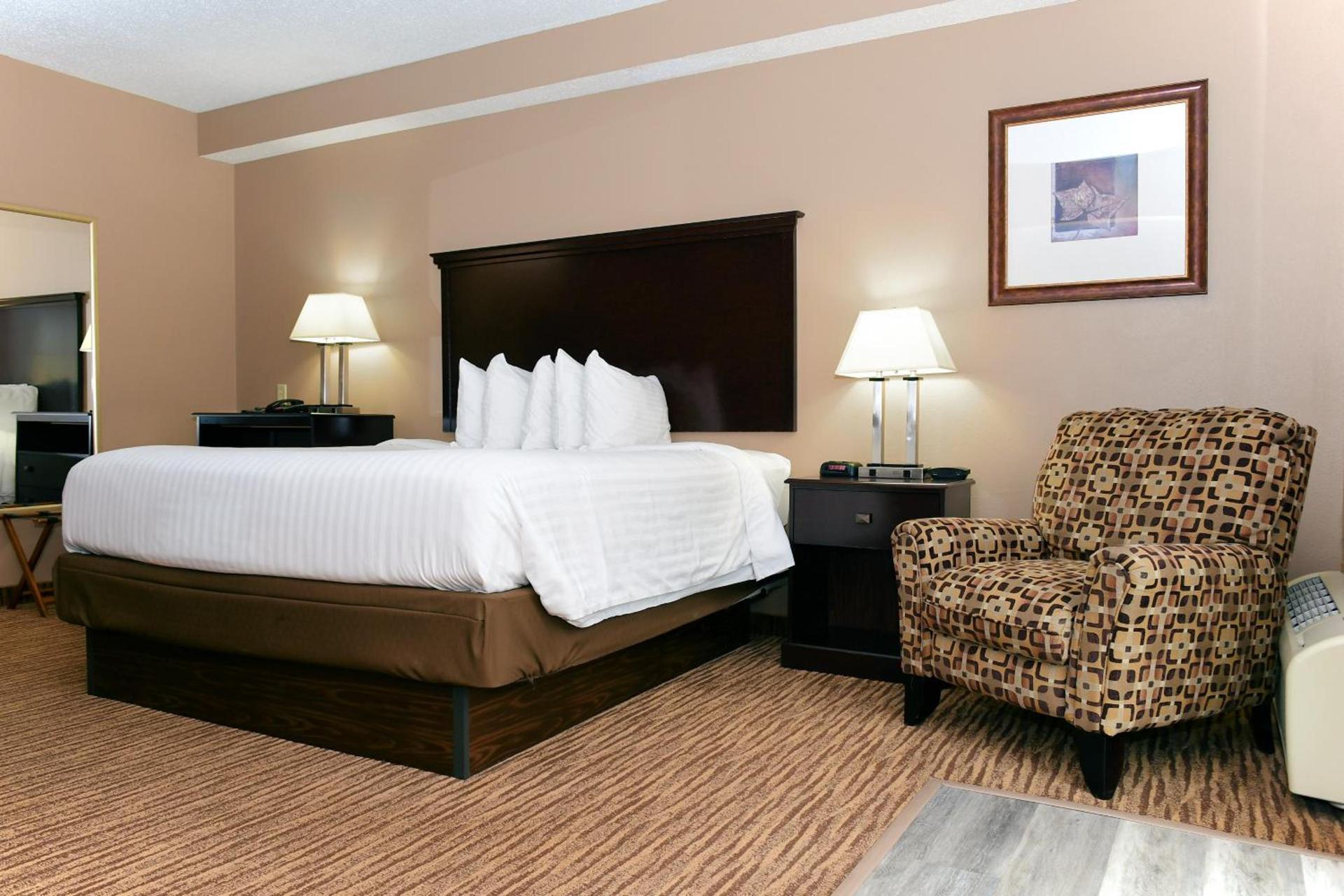Cobblestone Inn & Suites - Denison | Majestic Hills photo 69