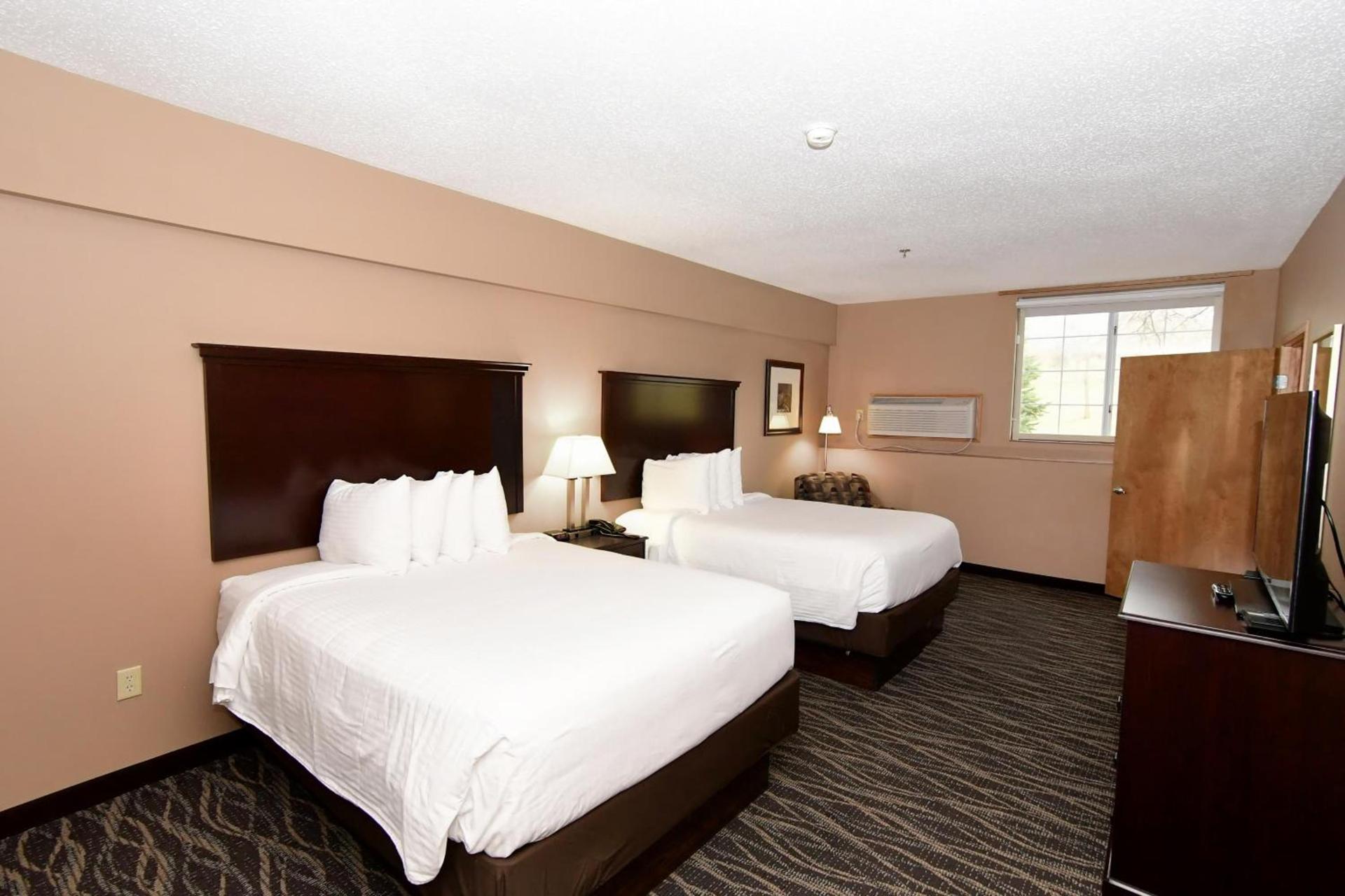 Cobblestone Inn & Suites - Denison | Majestic Hills photo 79