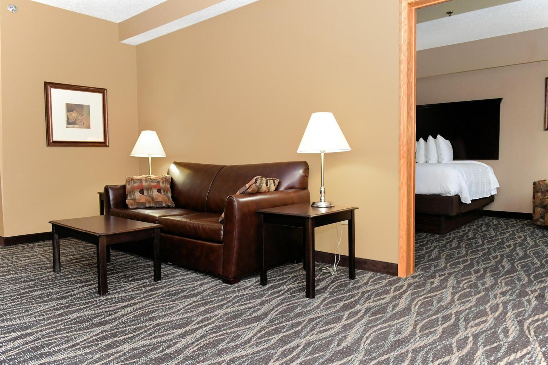 Cobblestone Inn & Suites - Denison | Majestic Hills photo 76