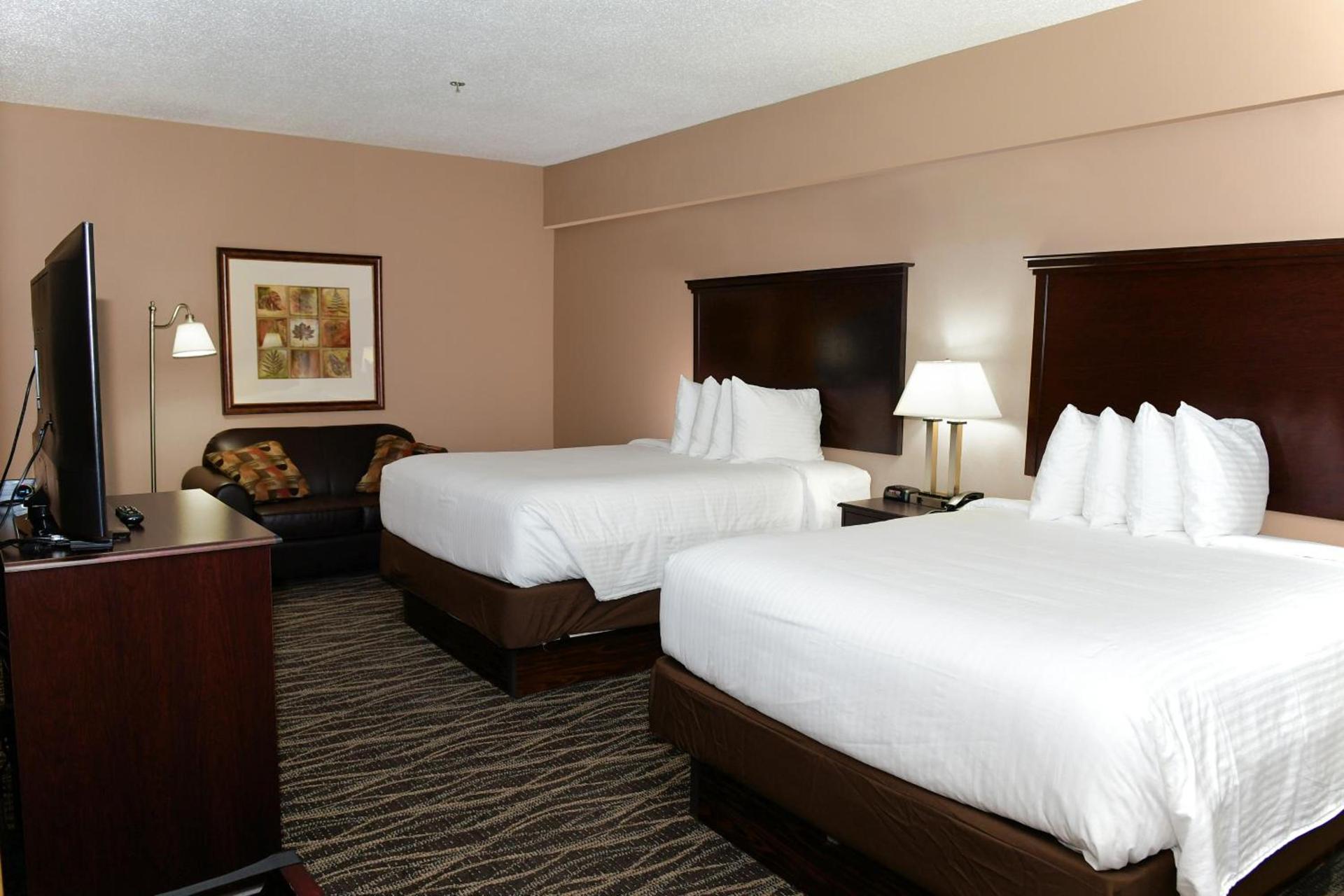 Cobblestone Inn & Suites - Denison | Majestic Hills photo 75