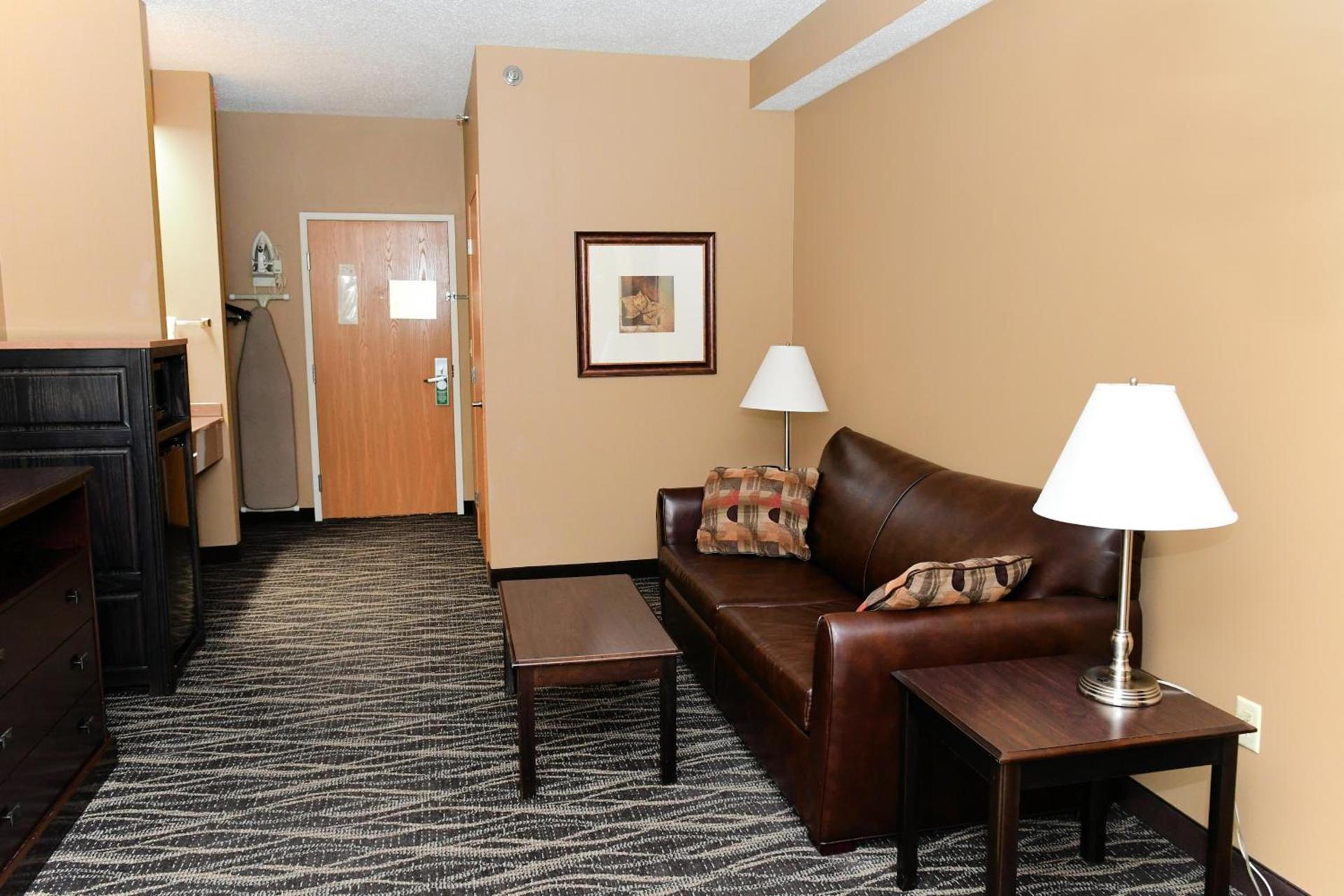 Cobblestone Inn & Suites - Denison | Majestic Hills photo 74