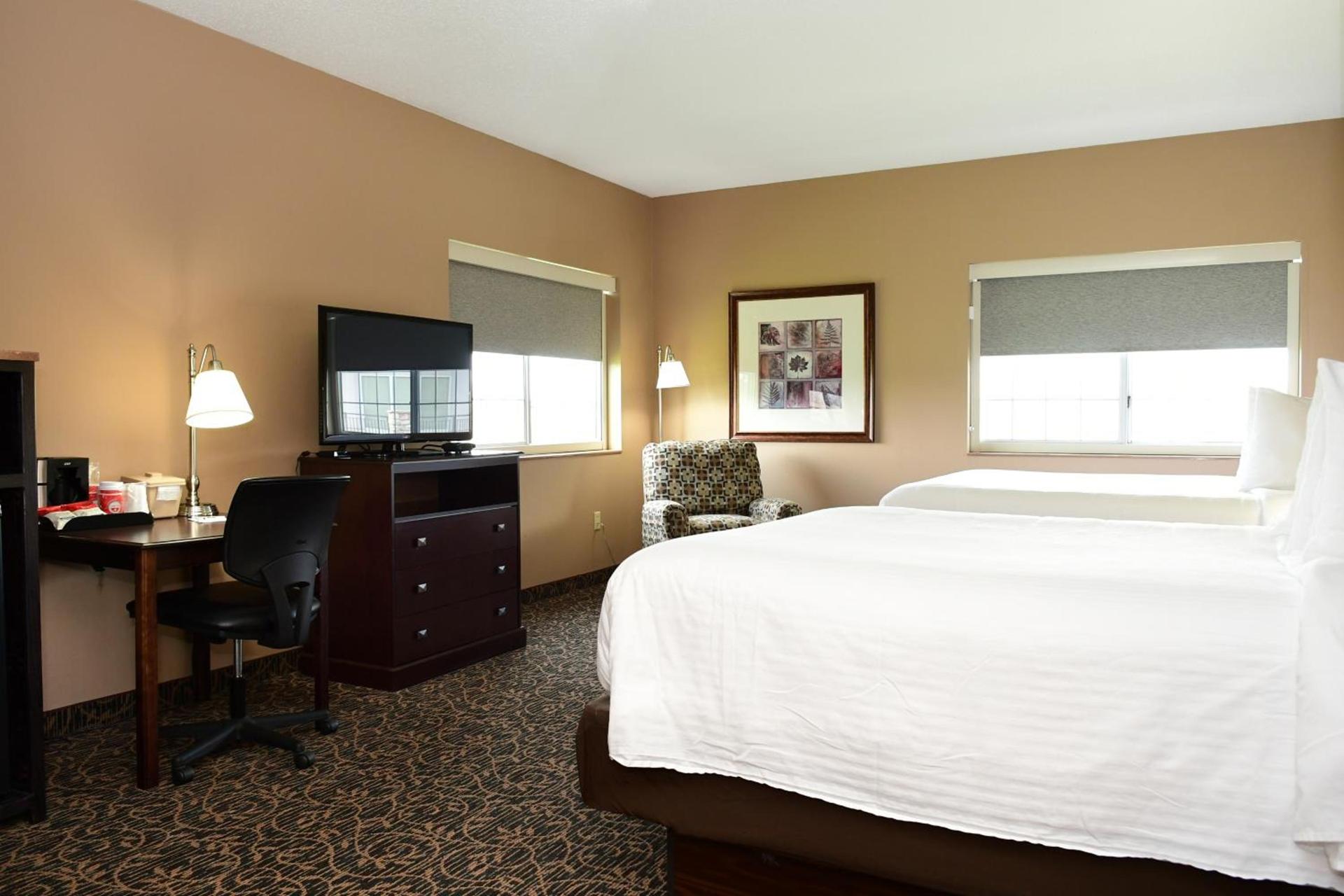 Cobblestone Inn & Suites - Denison | Majestic Hills photo 82