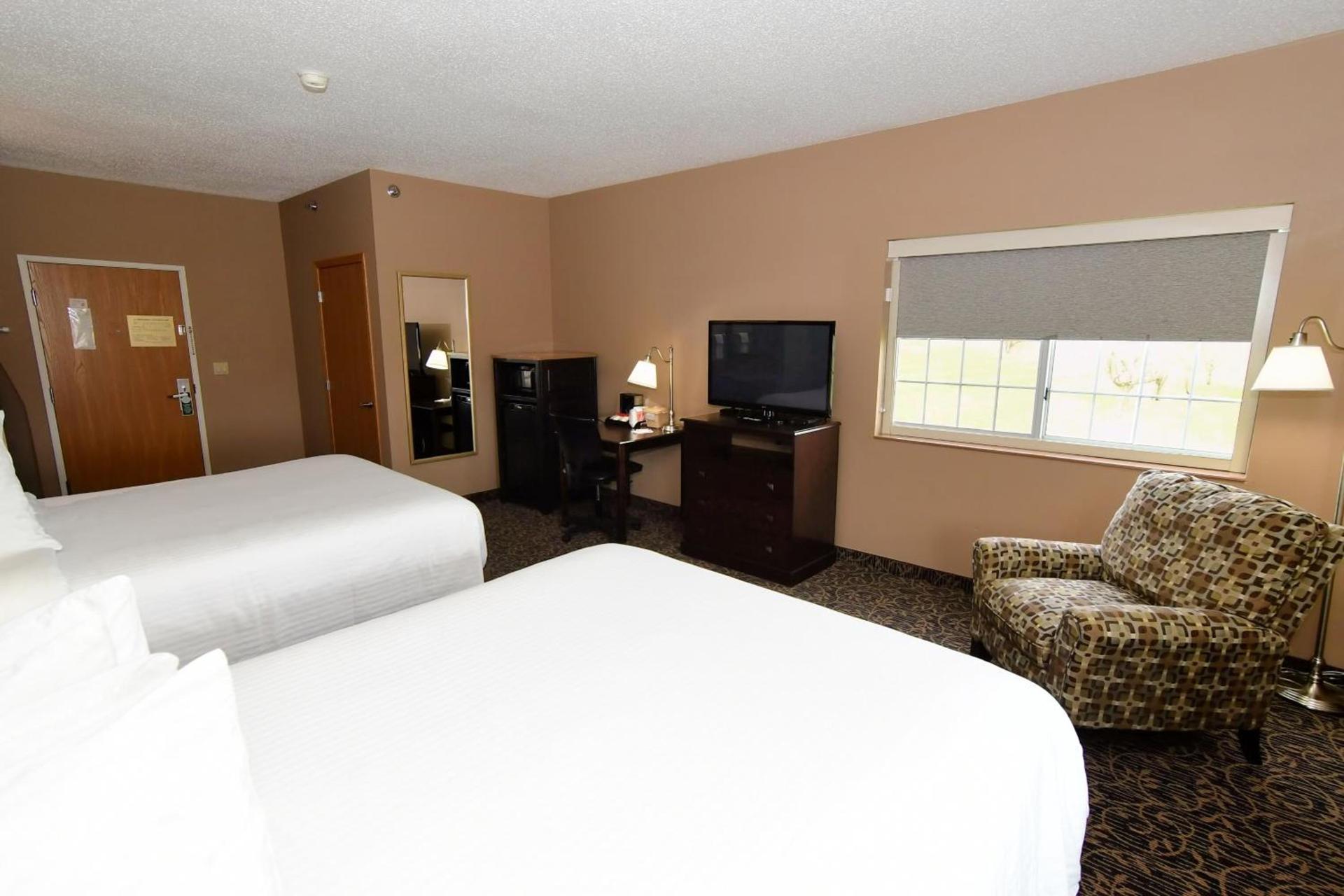 Cobblestone Inn & Suites - Denison | Majestic Hills photo 83