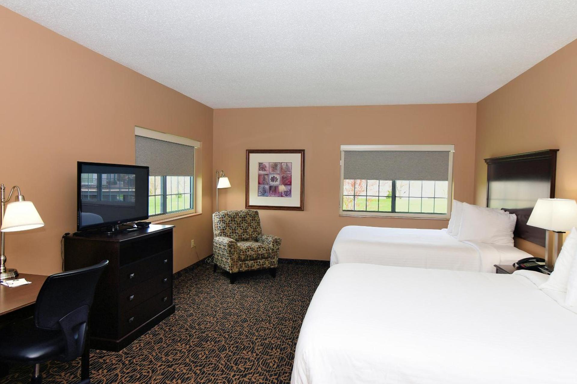 Cobblestone Inn & Suites - Denison | Majestic Hills photo 95