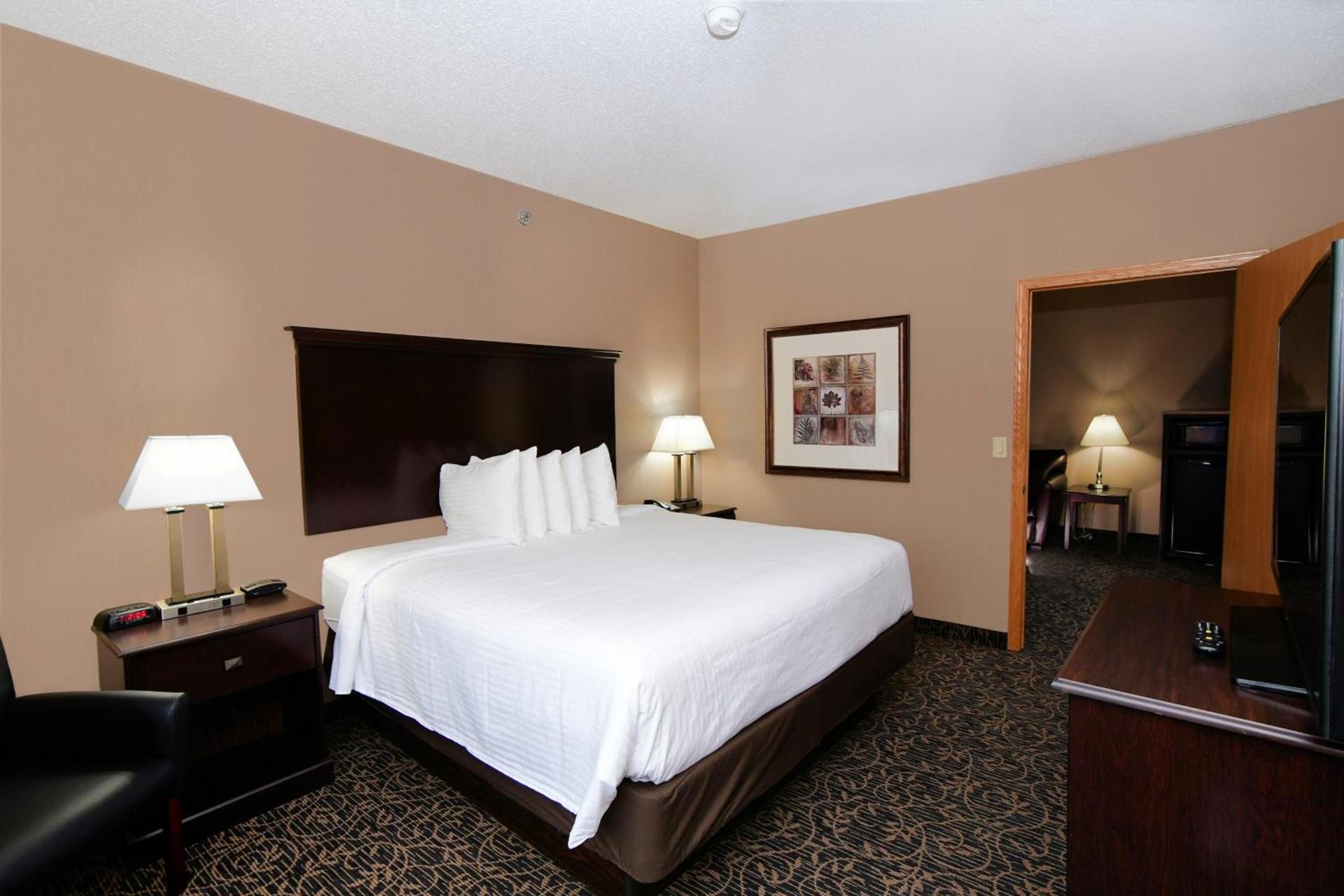 Cobblestone Inn & Suites - Denison | Majestic Hills photo 98