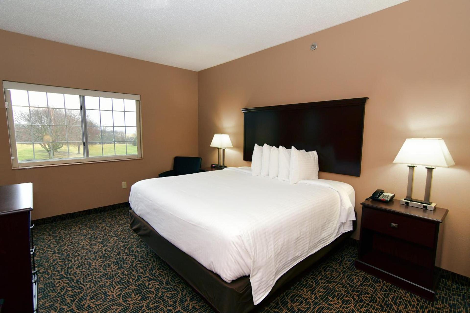 Cobblestone Inn & Suites - Denison | Majestic Hills photo 97