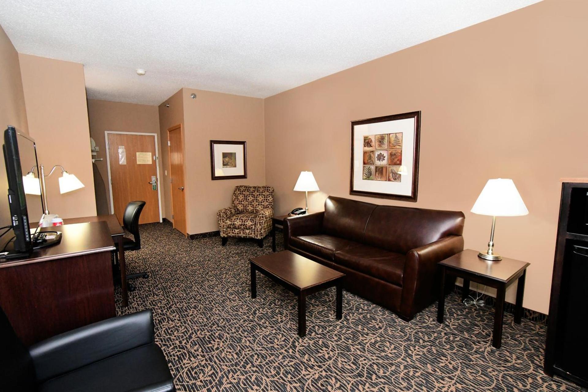 Cobblestone Inn & Suites - Denison | Majestic Hills photo 96