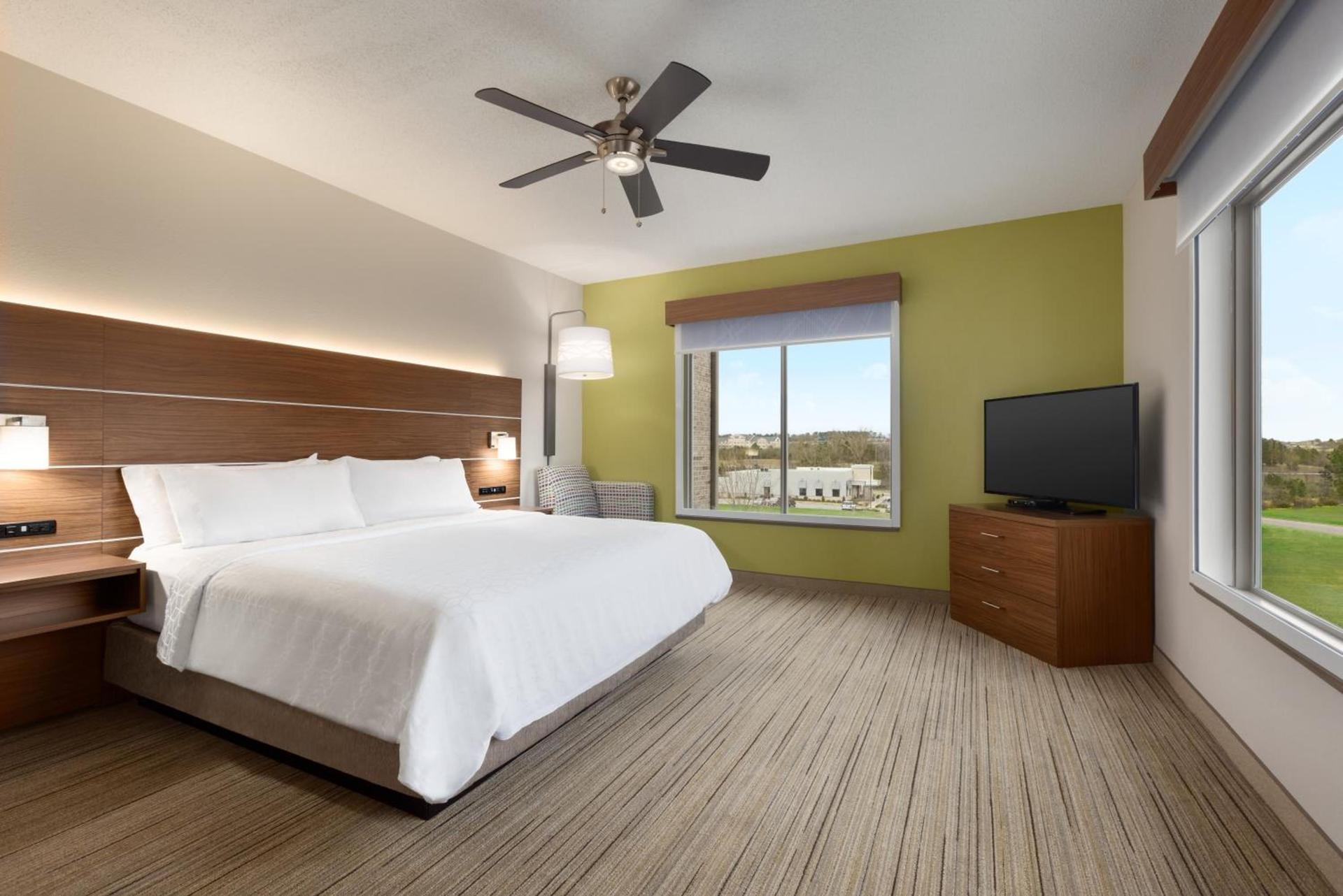 Holiday Inn Express Hotel & Suites Opelika Auburn by IHG photo 12