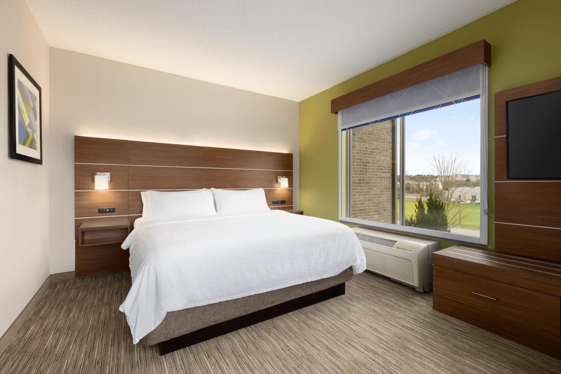 Holiday Inn Express Hotel & Suites Opelika Auburn by IHG photo 27