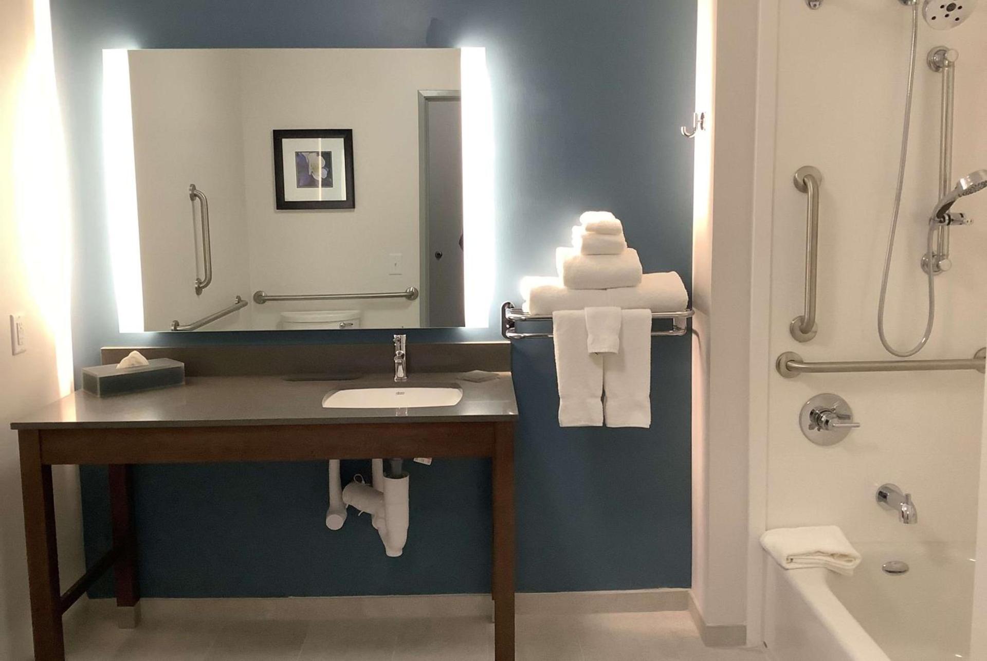 La Quinta Inn & Suites by Wyndham Littleton-Red Rocks photo 19