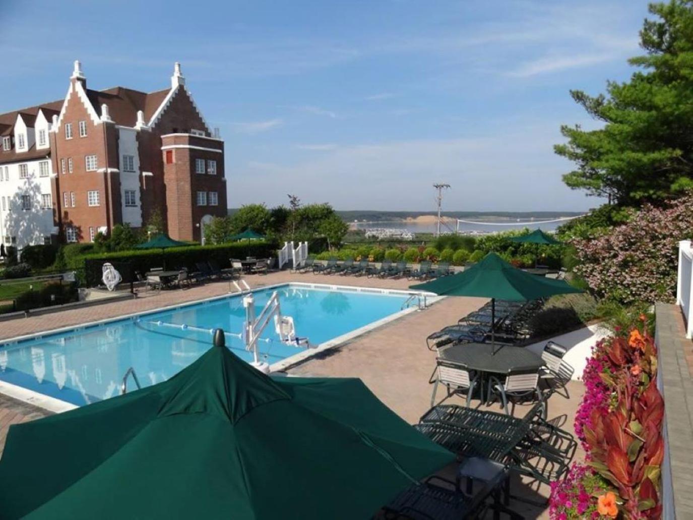 Montauk Manor photo 51