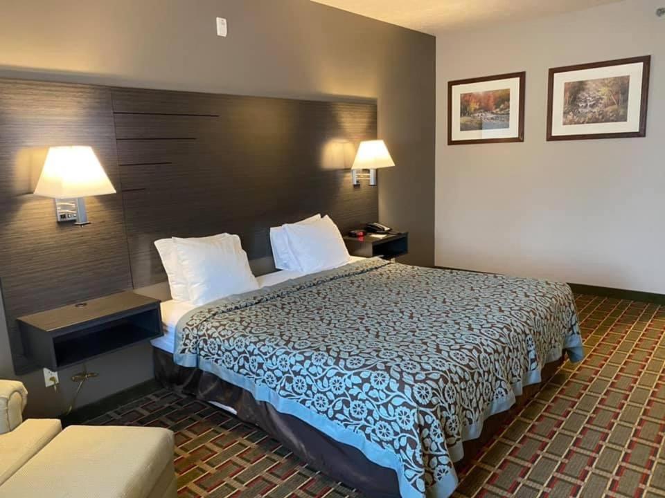 Days Inn by Wyndham Pentwater photo 31