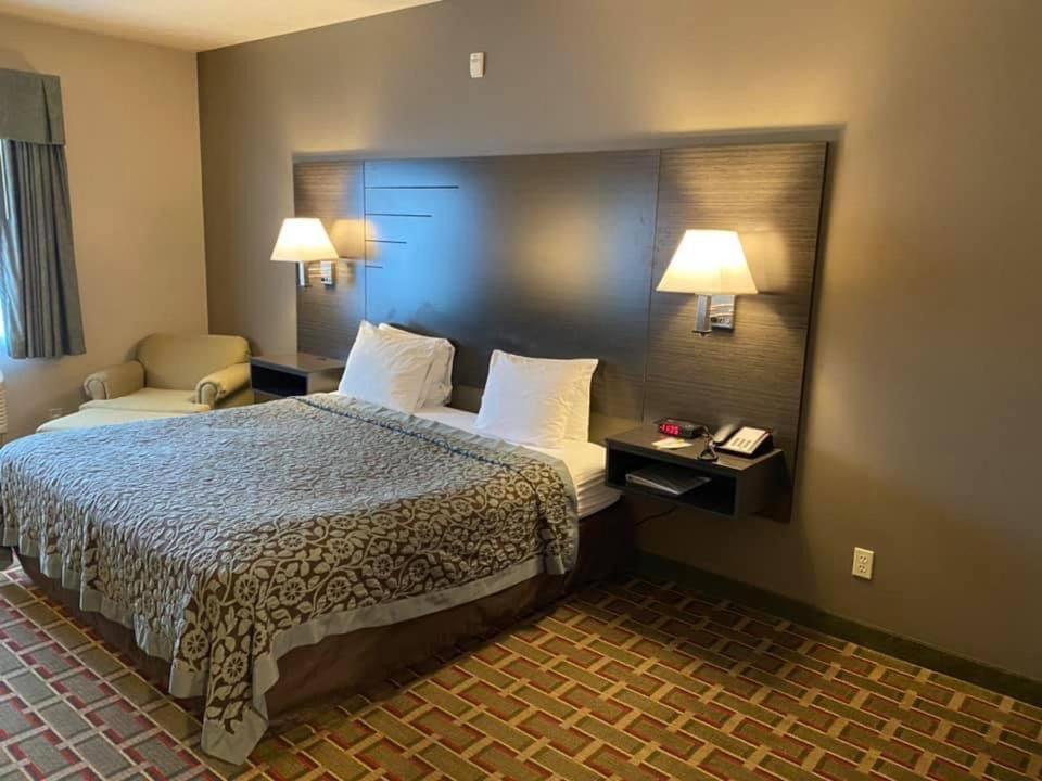 Days Inn by Wyndham Pentwater photo 33