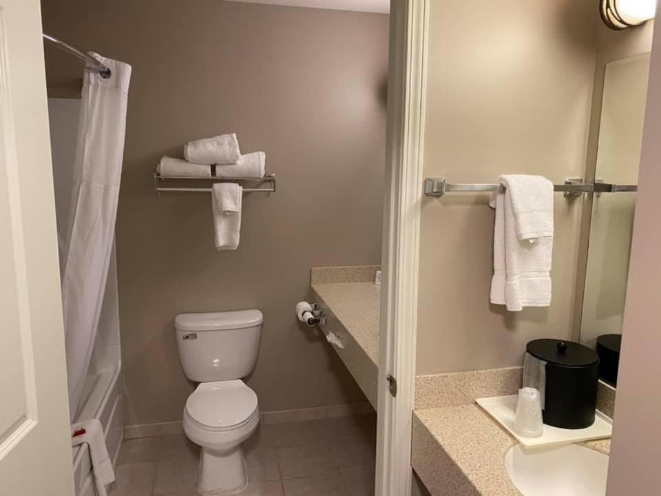 Days Inn by Wyndham Pentwater photo 35