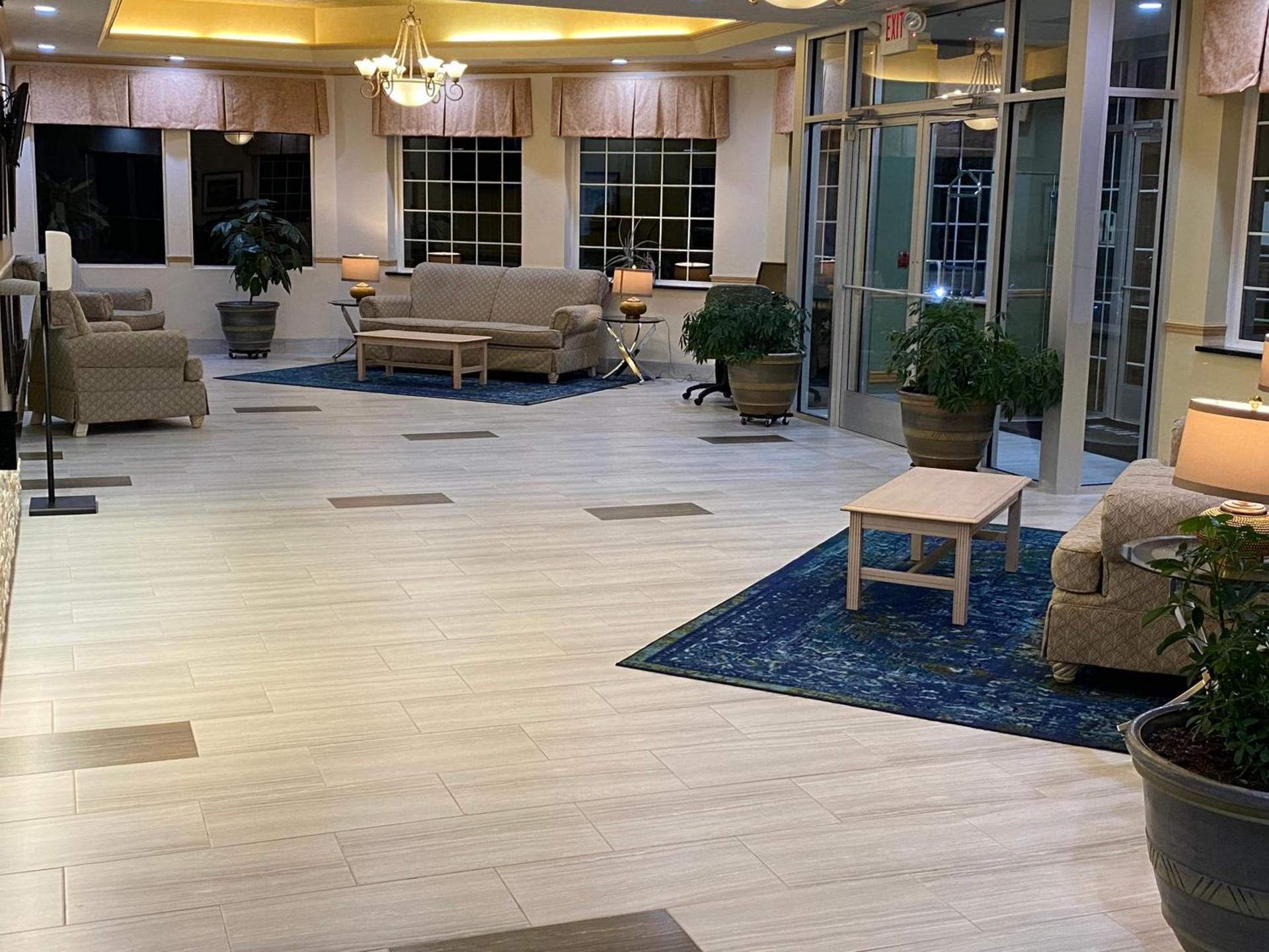 Days Inn by Wyndham Pentwater photo 36