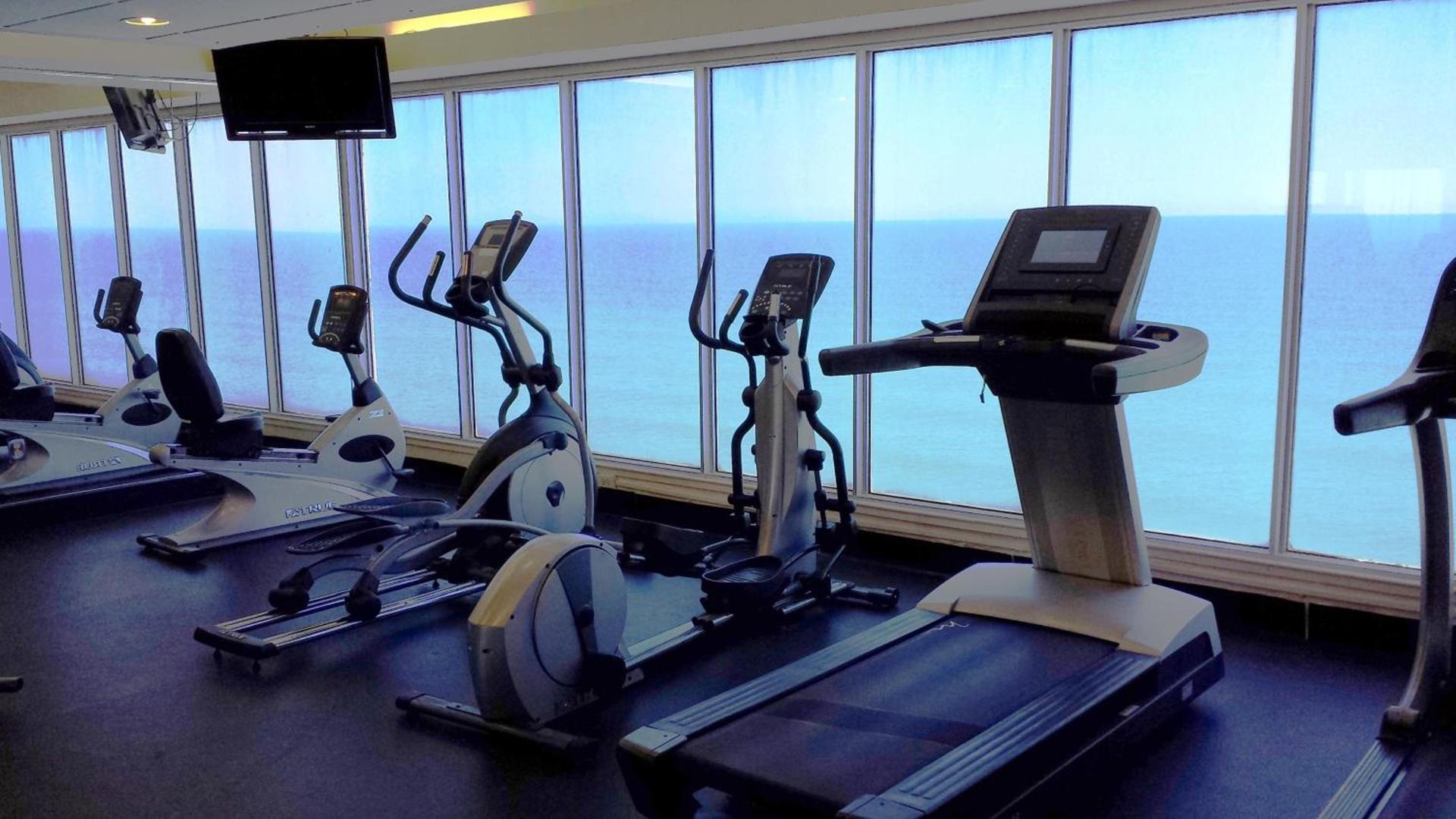 Radisson Suite Hotel Oceanfront photo 77