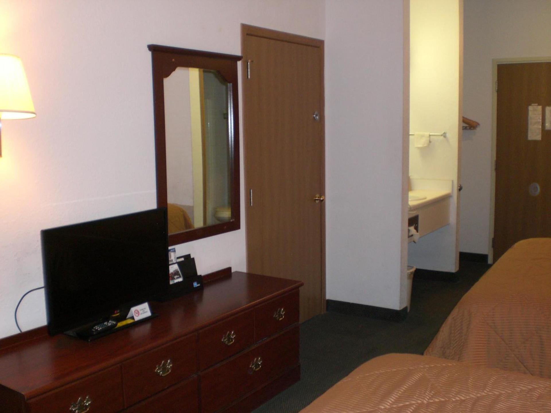 Days Inn by Wyndham Butler photo 17