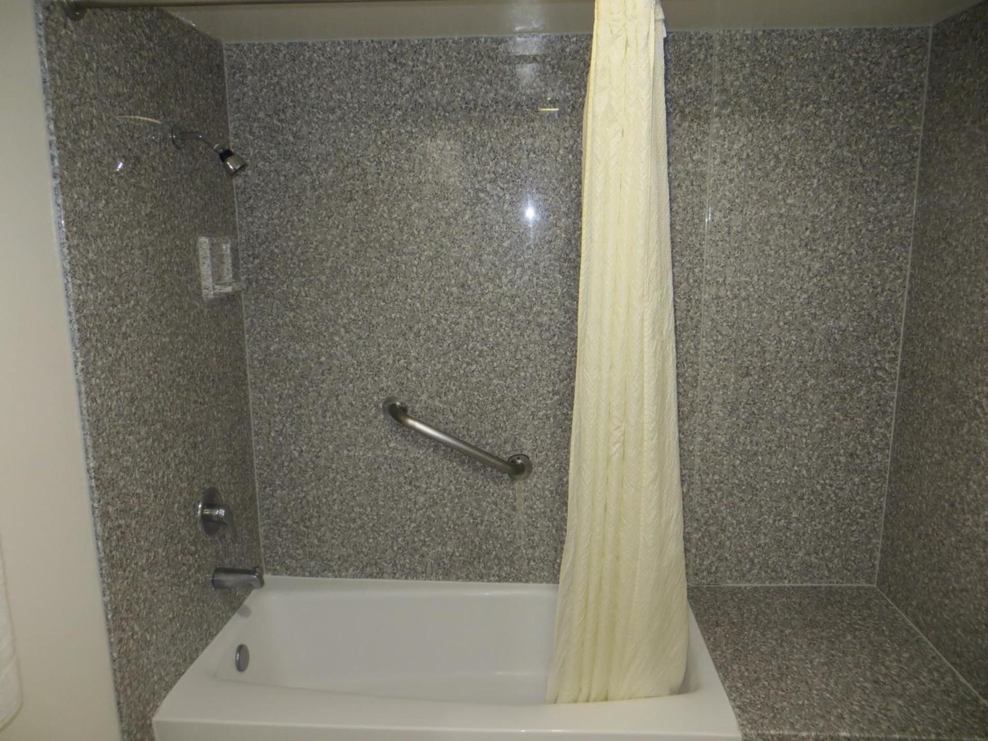 Riverside Inn & Suites photo 17