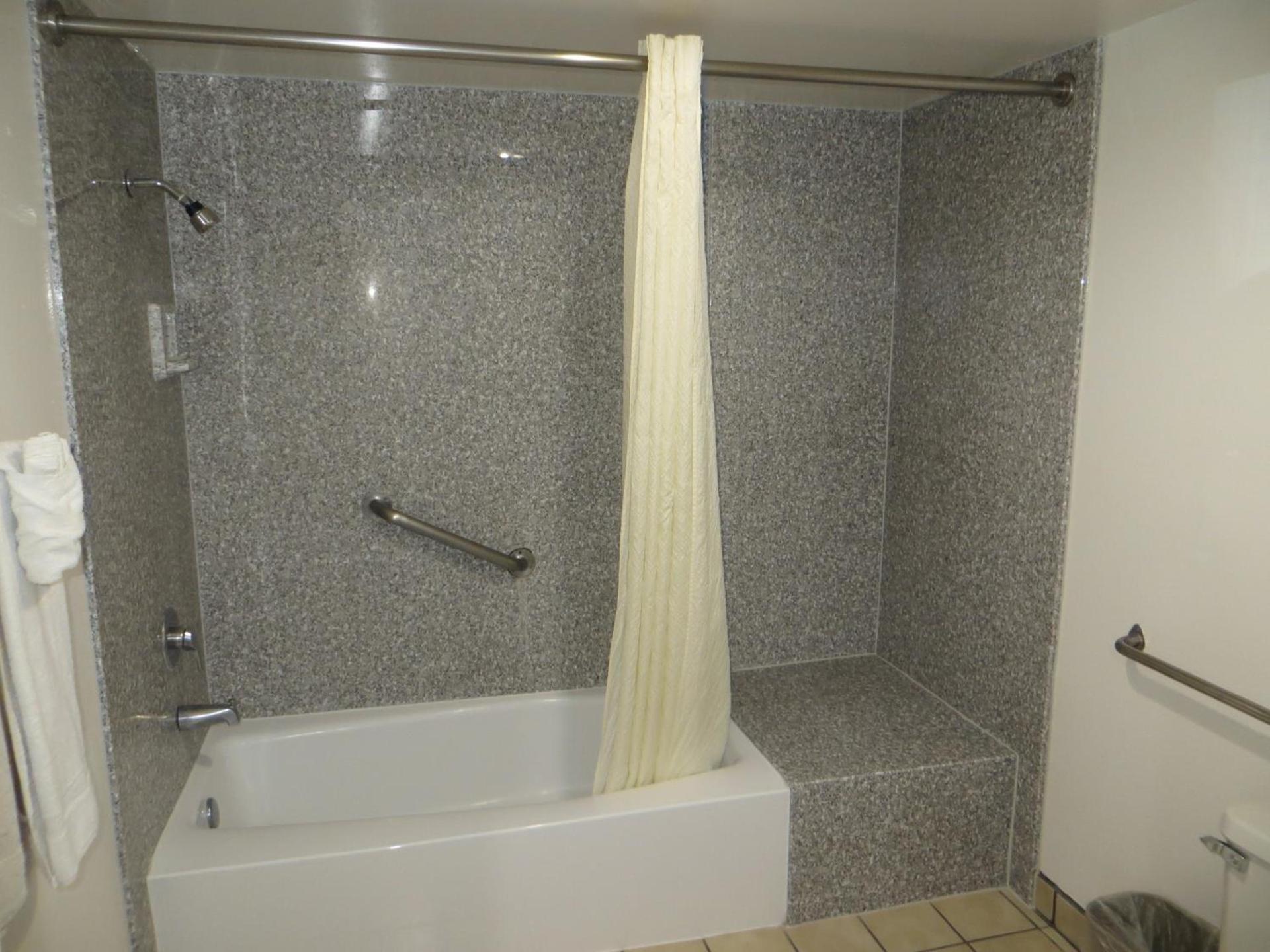 Riverside Inn & Suites photo 38