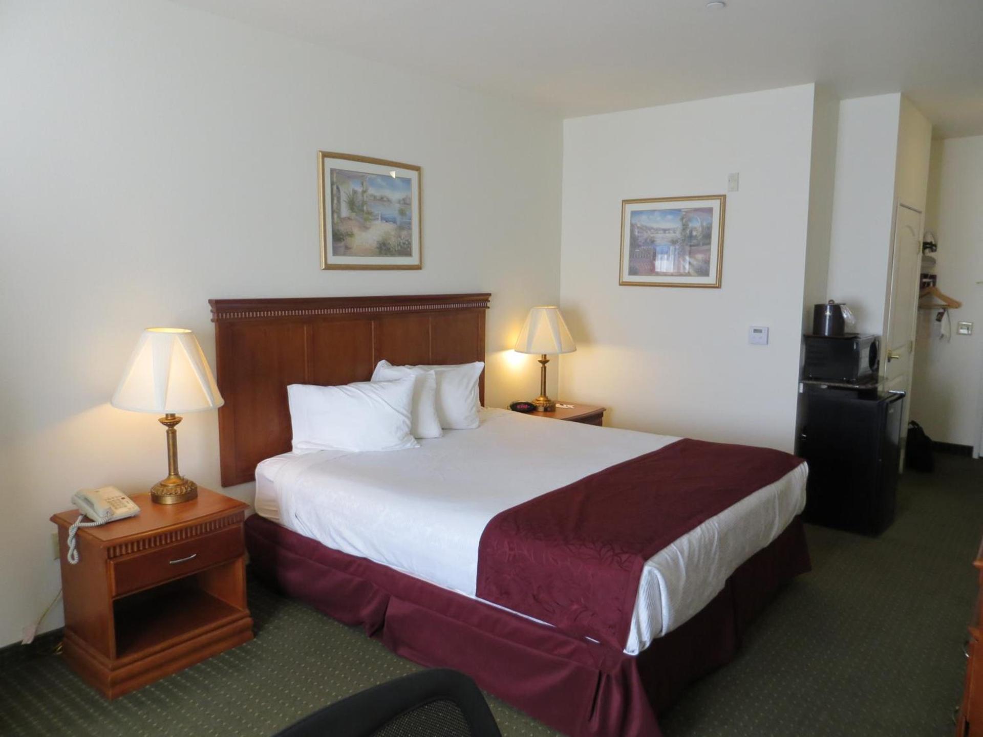 Best Western Plus Lake Elsinore Inn & Suites photo 27