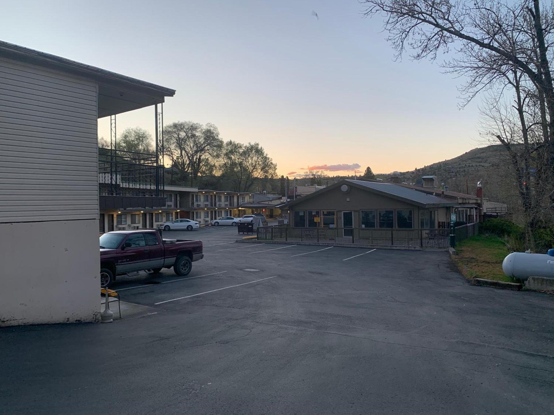 Sunset Inn - John Day photo 10