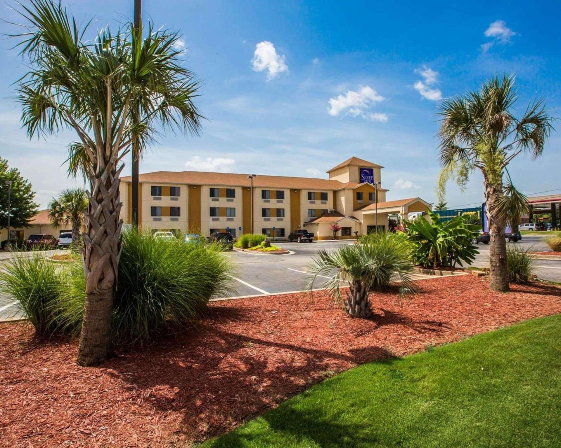 Days Inn by Wyndham McDonough photo 1