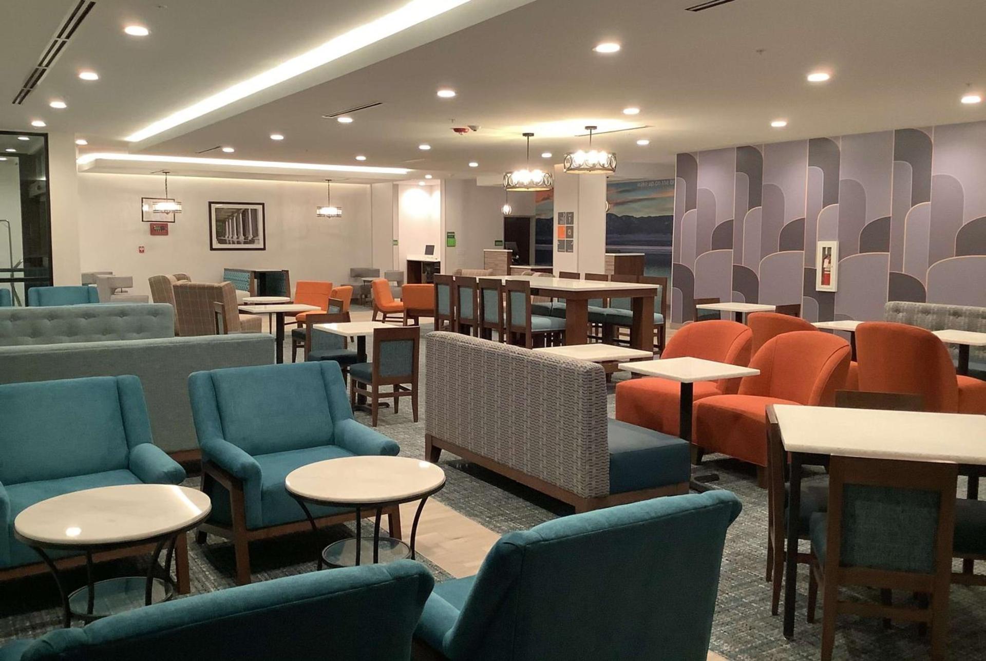 La Quinta Inn & Suites by Wyndham Littleton-Red Rocks photo 12