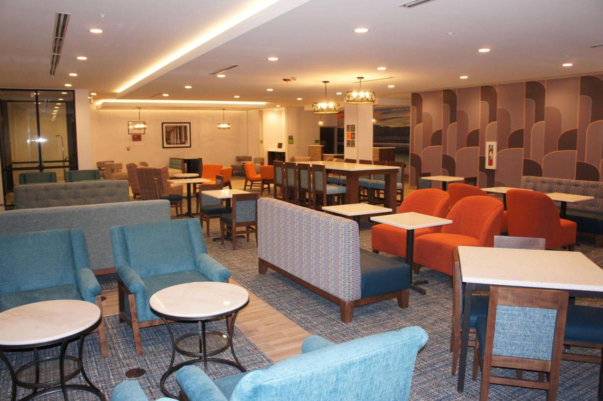 La Quinta Inn & Suites by Wyndham Littleton-Red Rocks photo 10