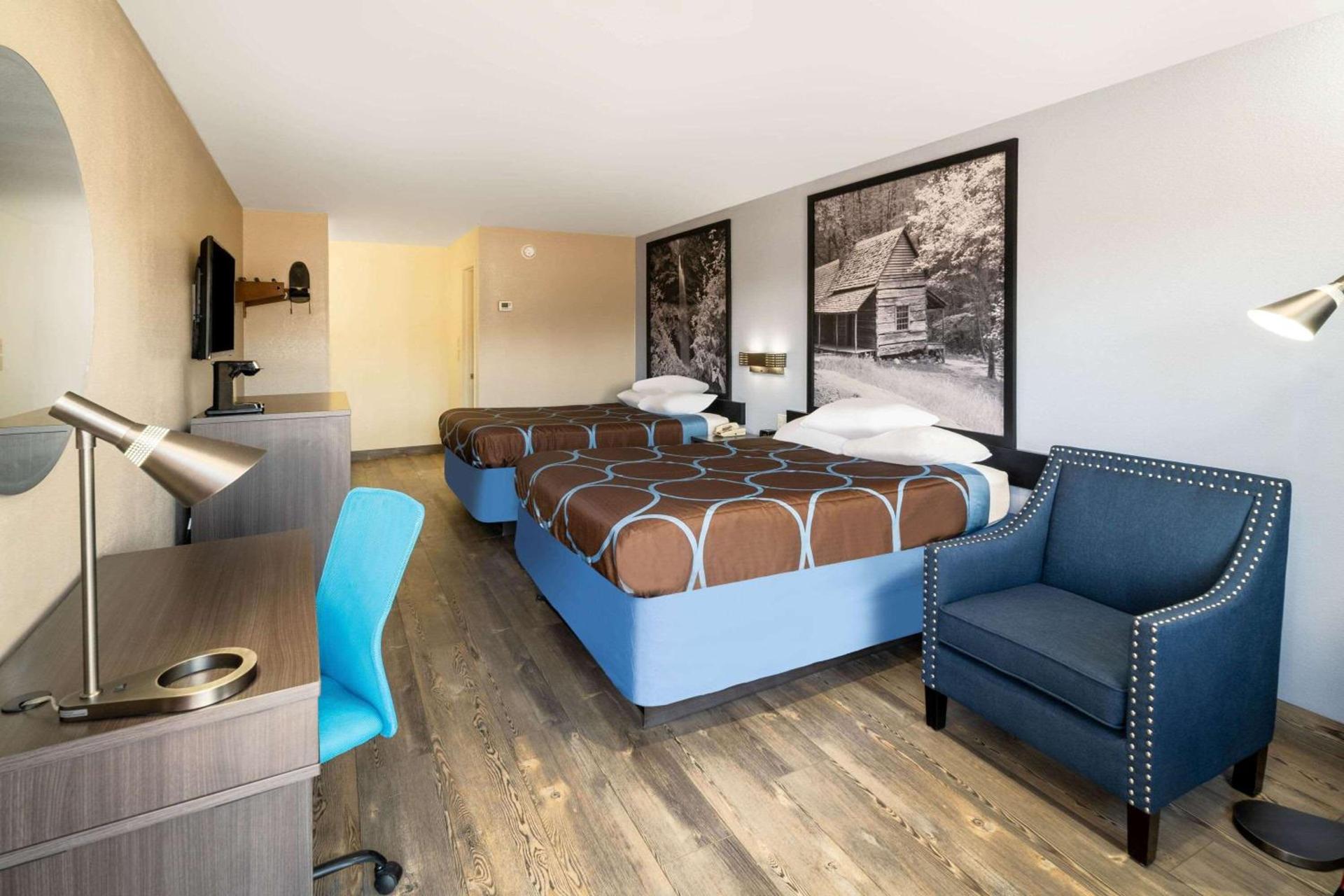 Super 8 by Wyndham Cleveland photo 8