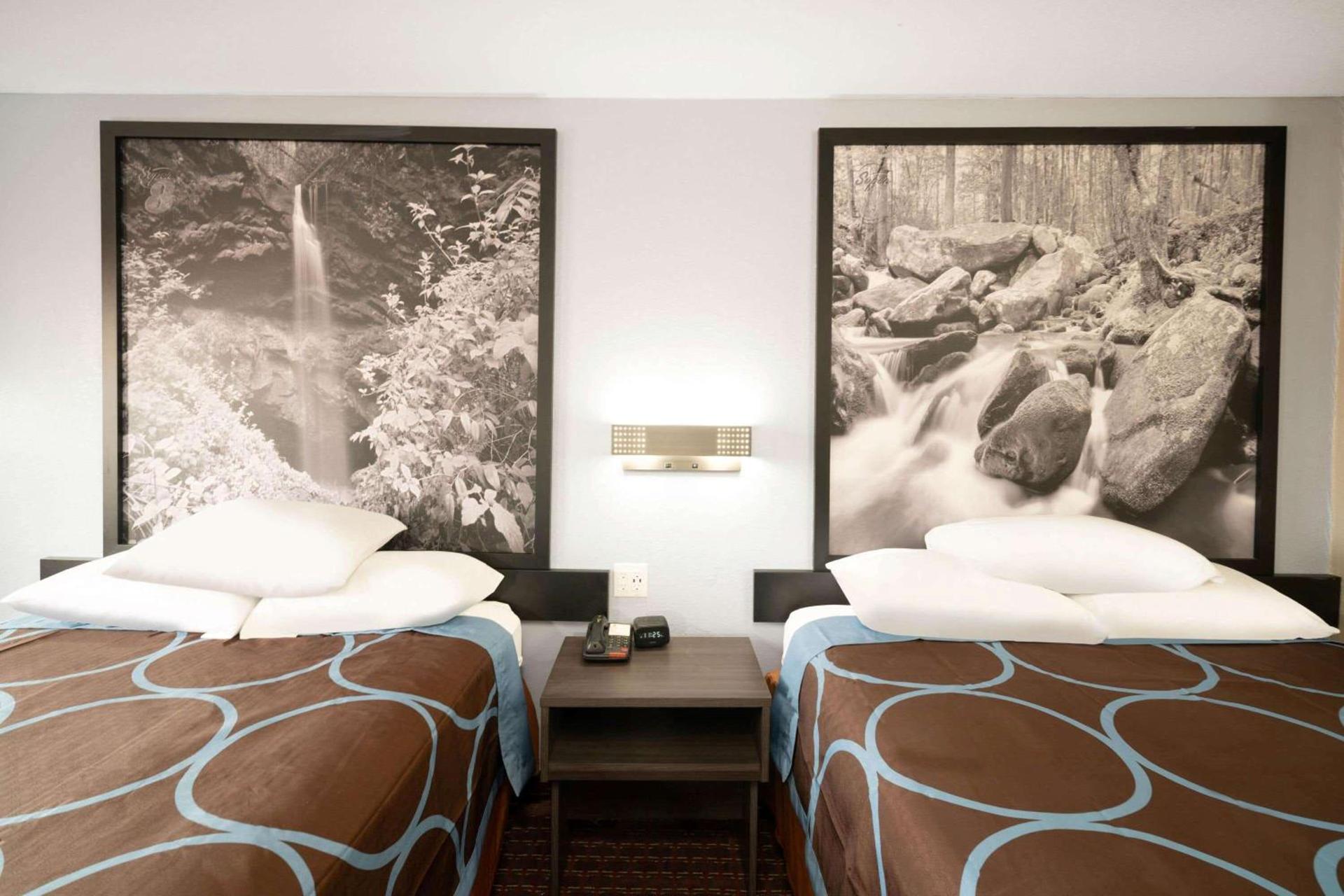 Super 8 by Wyndham Cleveland photo 9