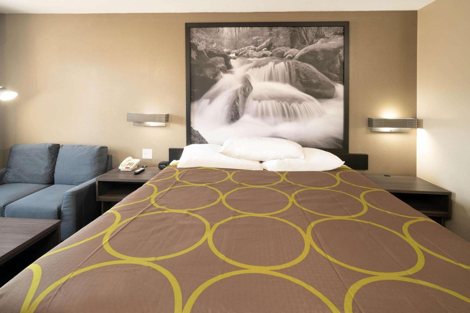 Super 8 by Wyndham Cleveland photo 21