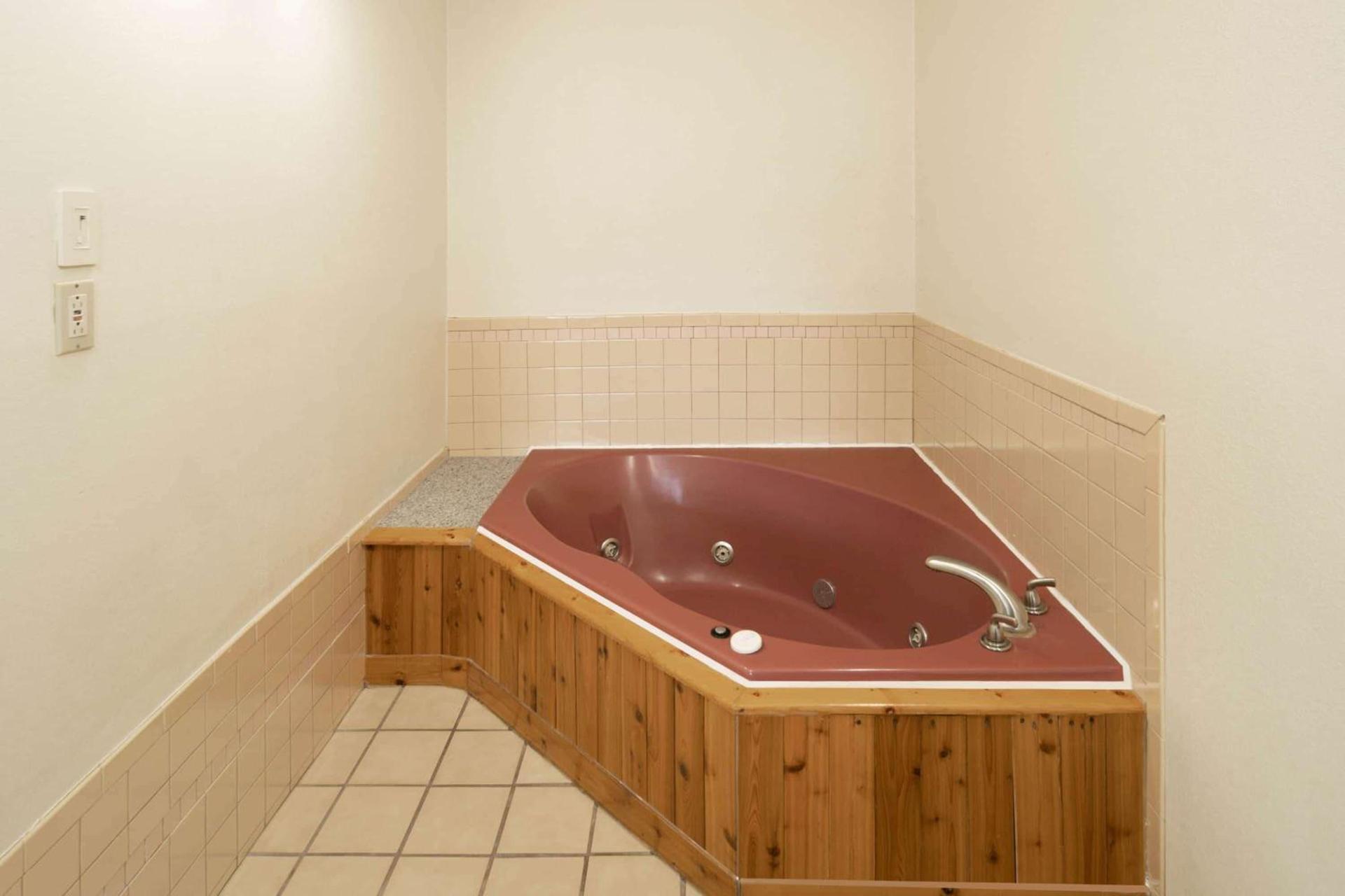 Super 8 by Wyndham Cleveland photo 24