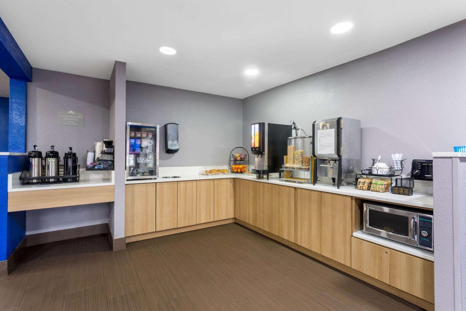Microtel Inn & Suites by Wyndham Matthews/Charlotte photo 22