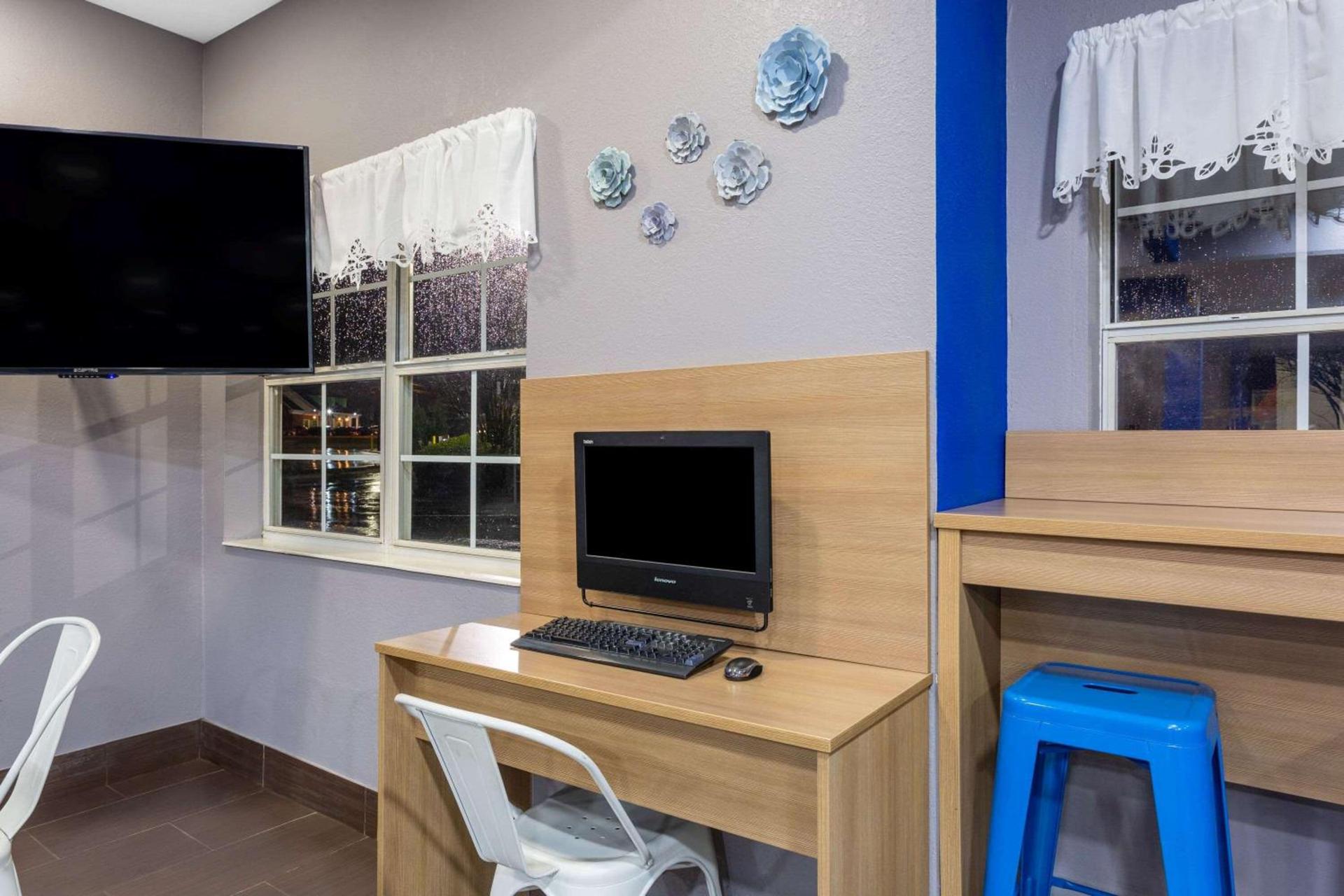 Microtel Inn & Suites by Wyndham Matthews/Charlotte photo 24