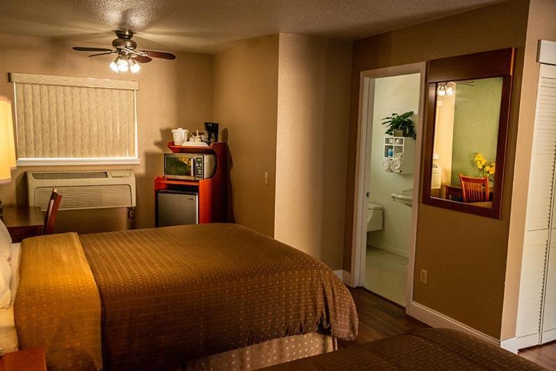 Maple Leaf Motel photo 9