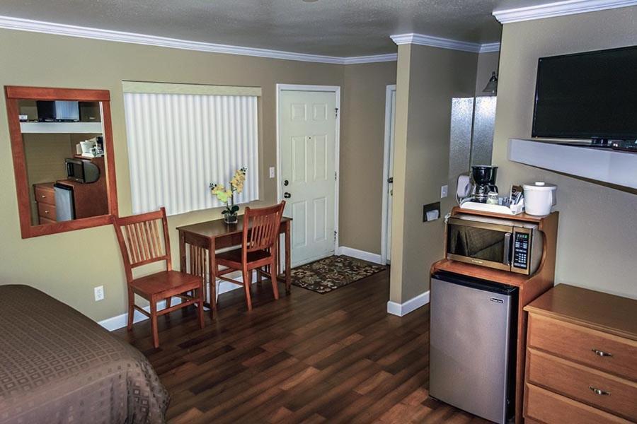 Maple Leaf Motel photo 8