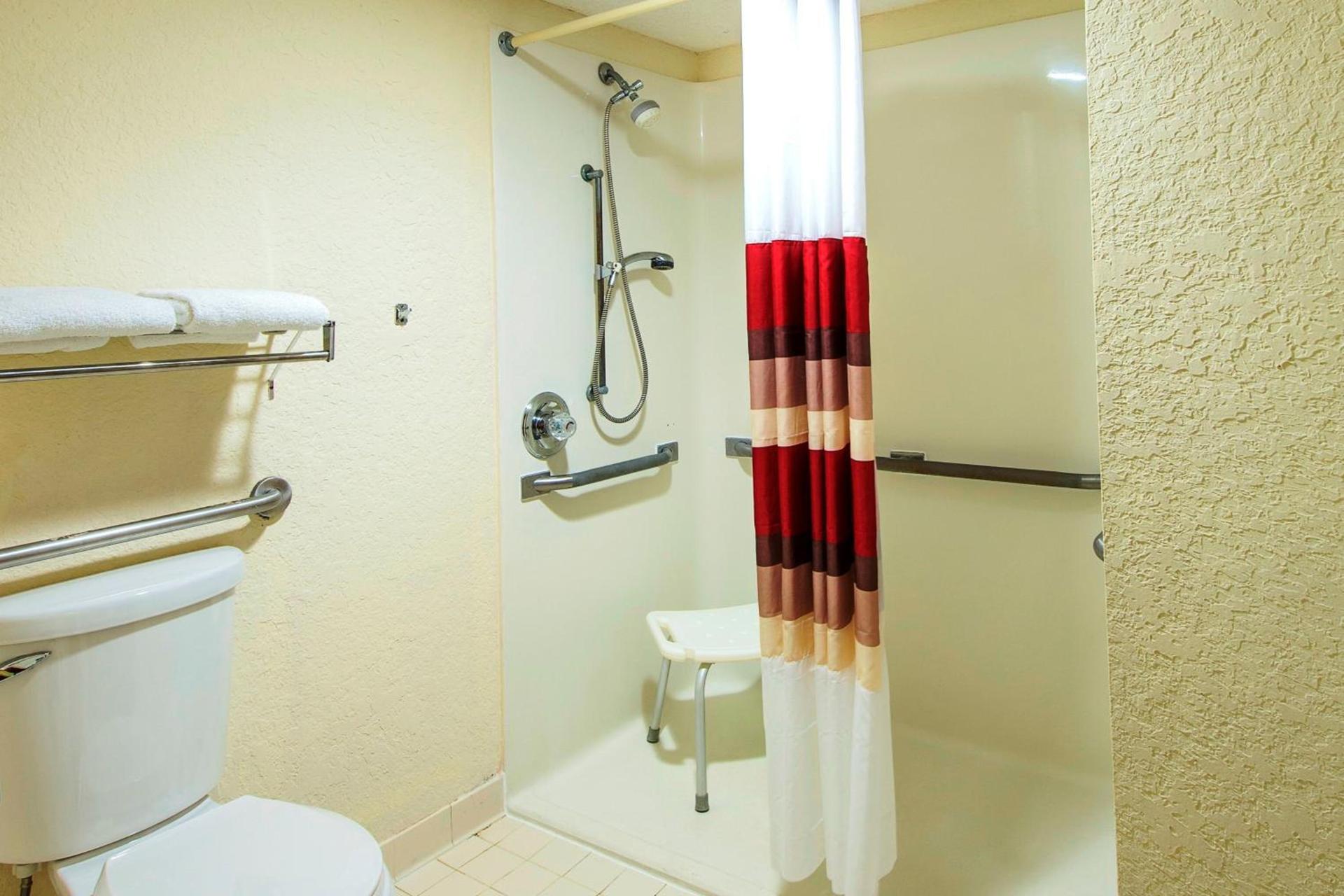 Red Roof Inn Lexington photo 25