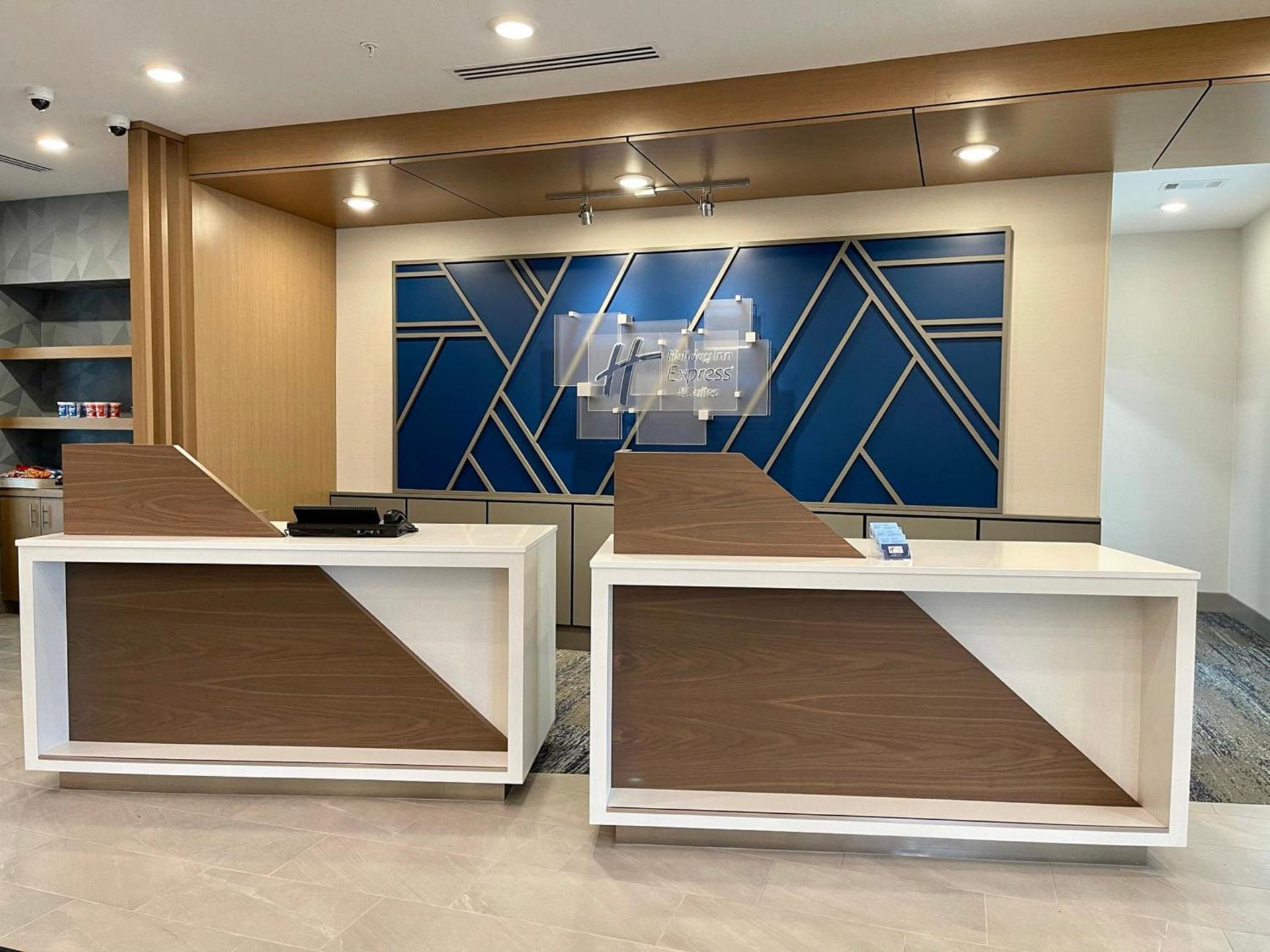 Holiday Inn Express & Suites - Ft. Smith - Airport by IHG photo 11