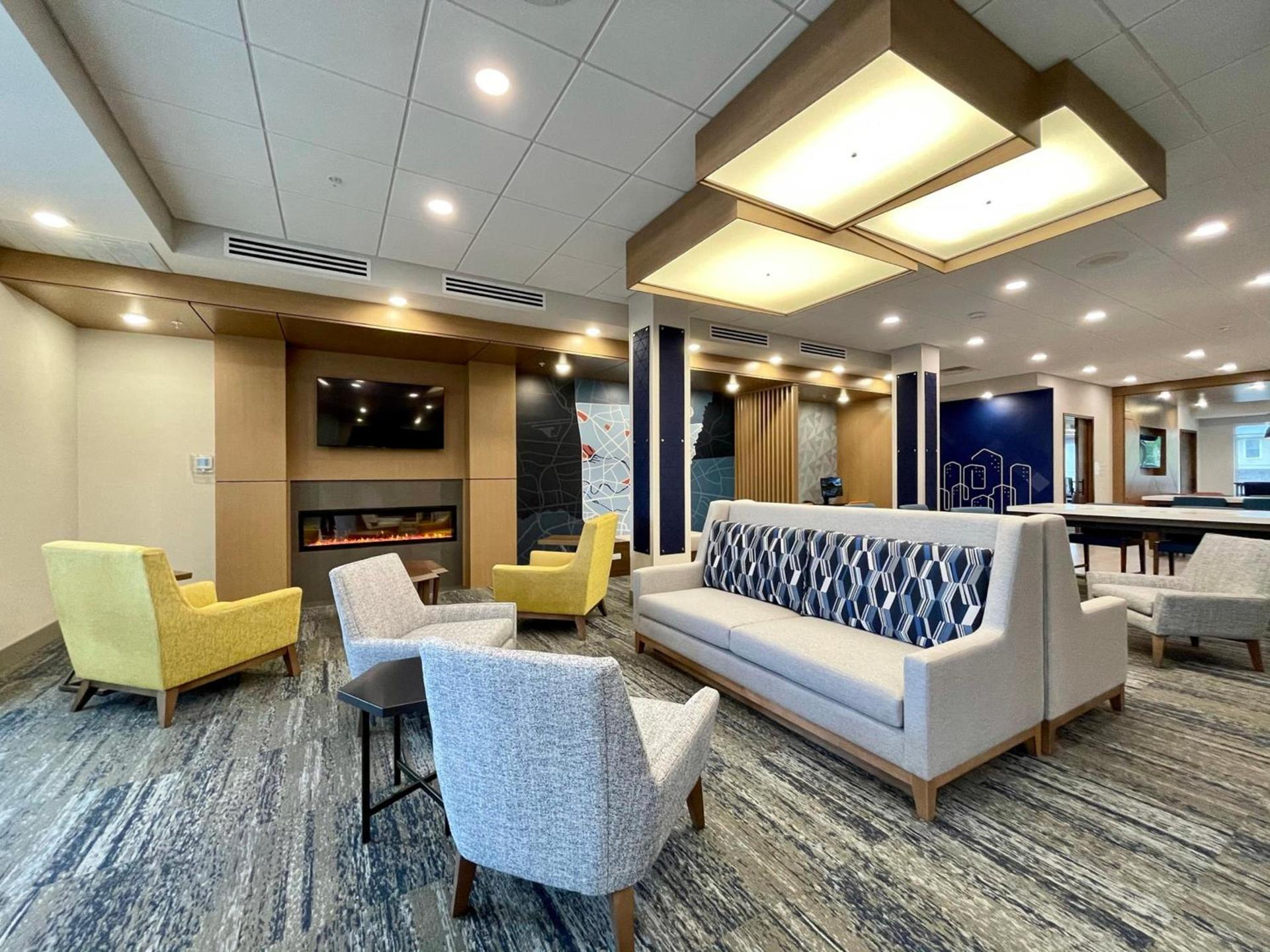 Holiday Inn Express & Suites - Ft. Smith - Airport by IHG photo 24