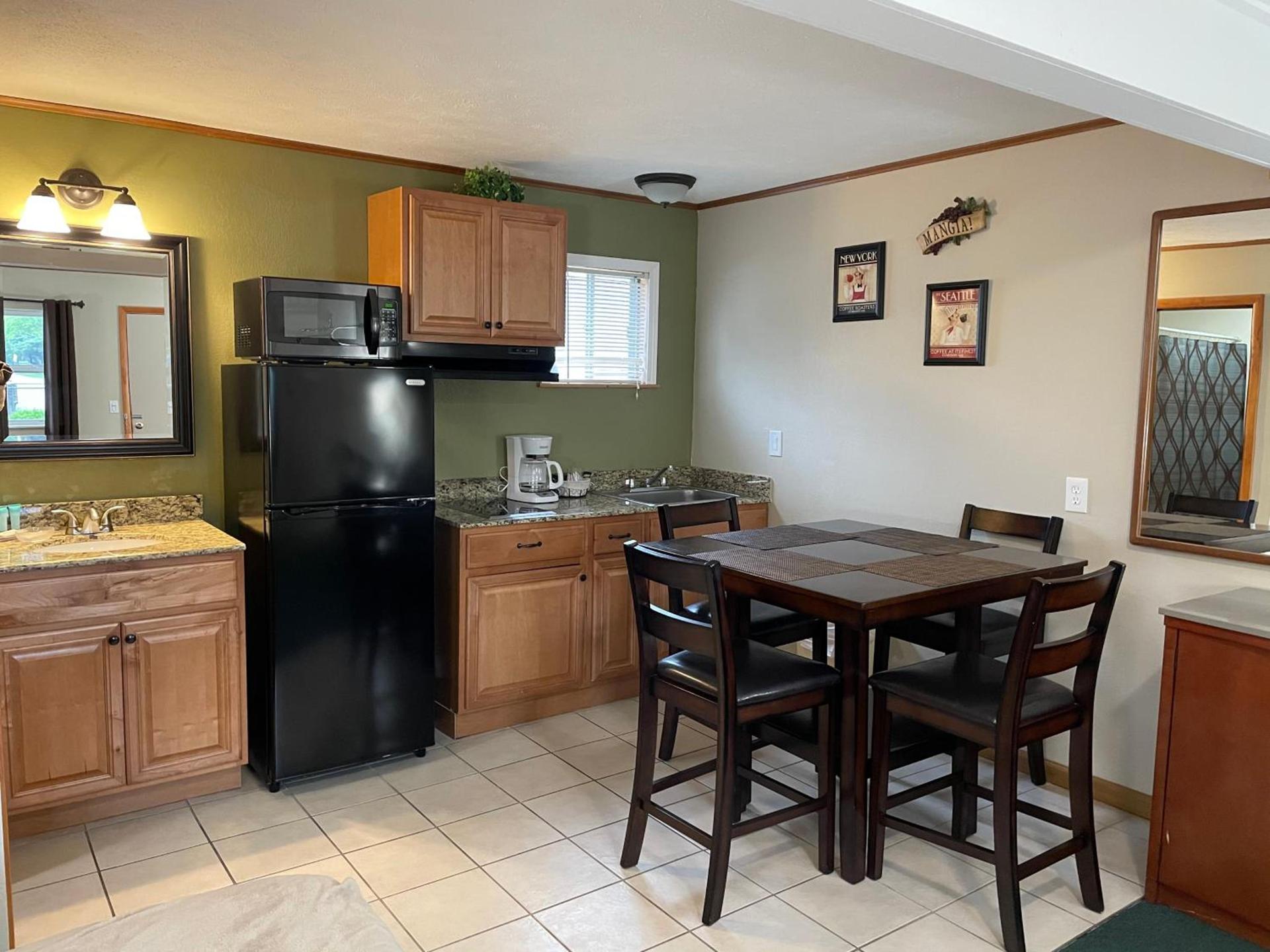 Hunter's Friend Resort near Table Rock Lake photo 30