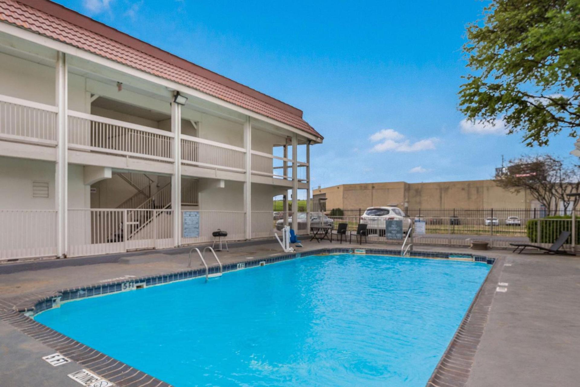 Motel 6-Dallas, TX - Market Center photo 15