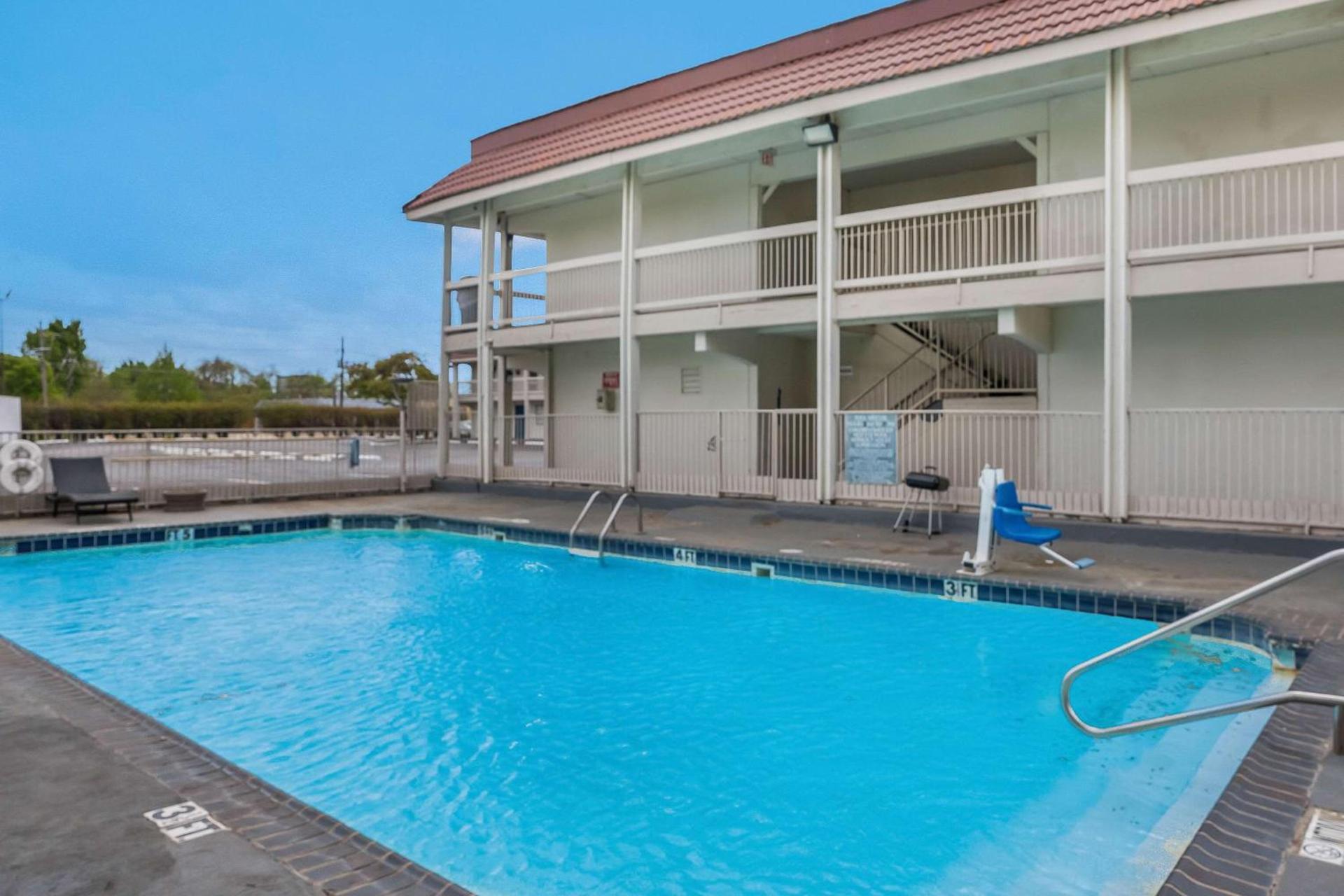 Motel 6-Dallas, TX - Market Center photo 14