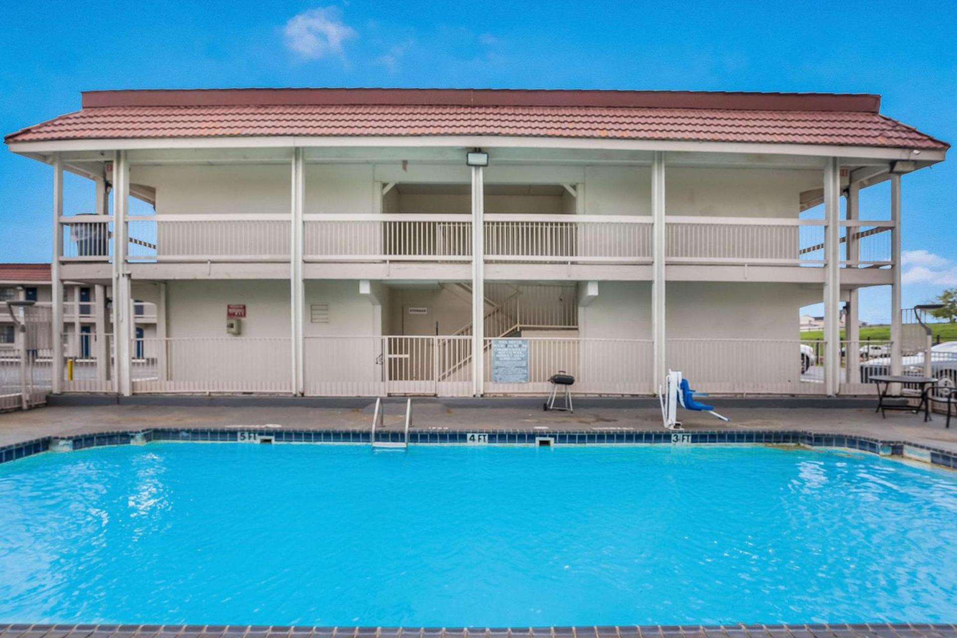 Motel 6-Dallas, TX - Market Center photo 16