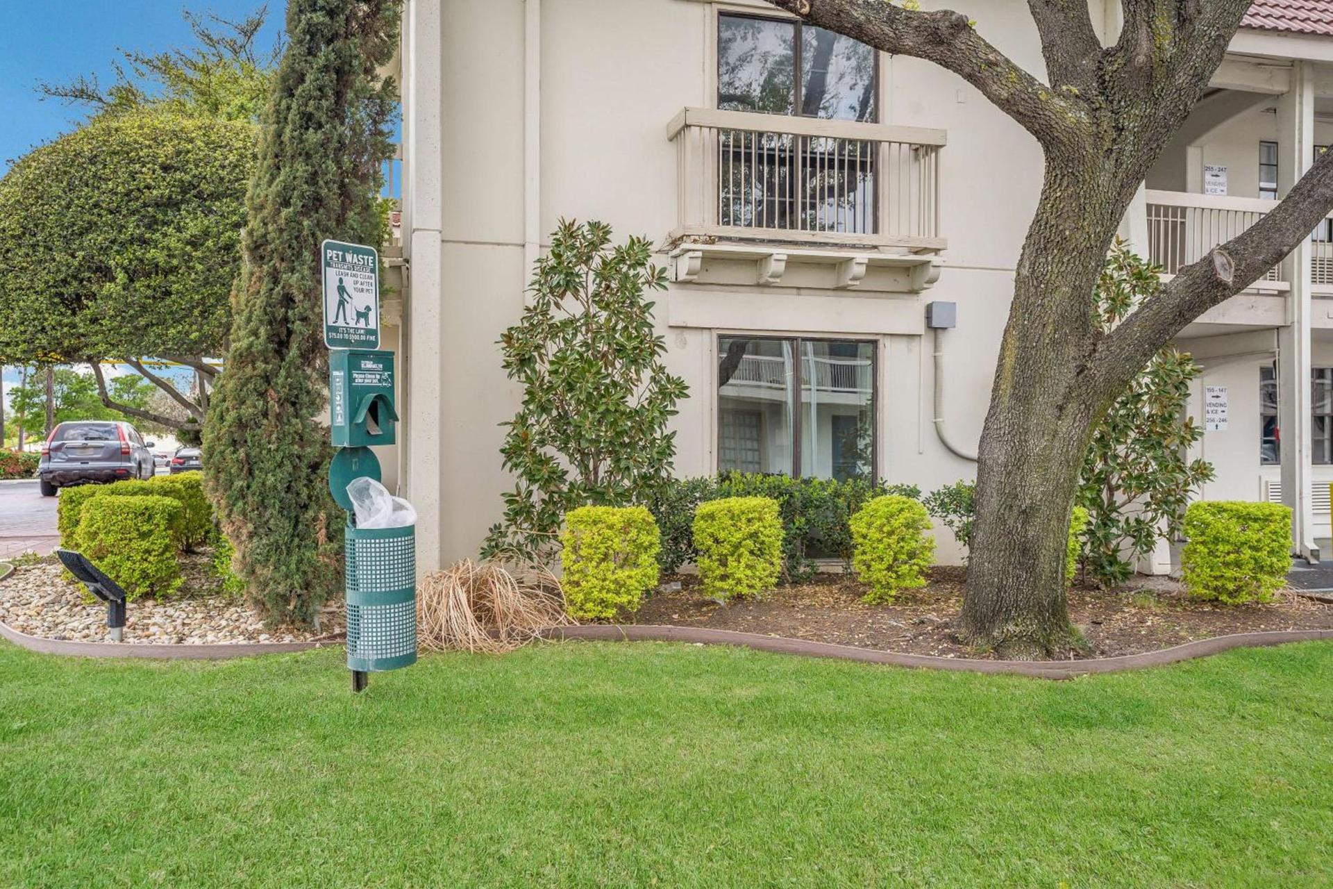 Motel 6-Dallas, TX - Market Center photo 6