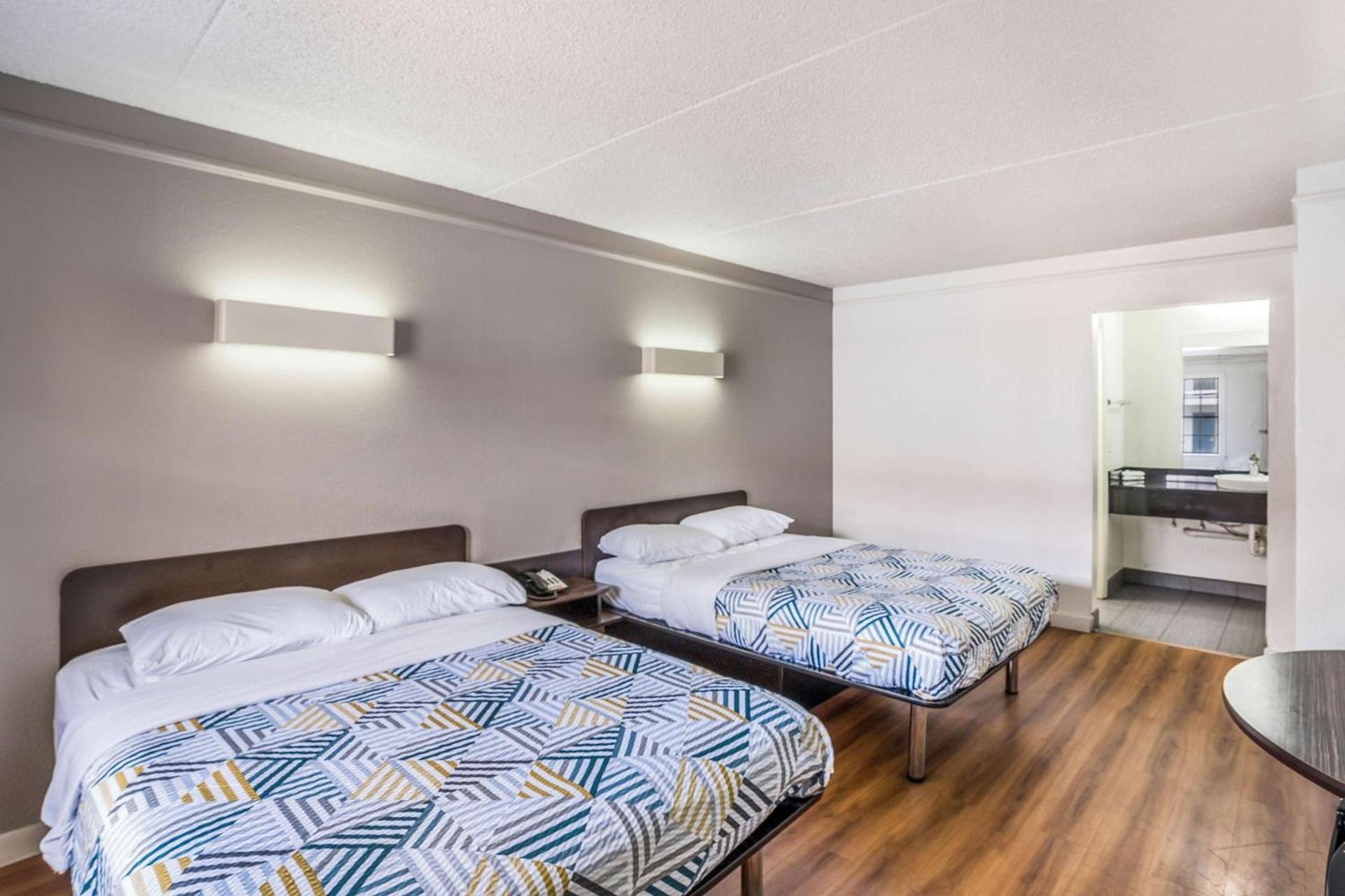 Motel 6-Dallas, TX - Market Center photo 17