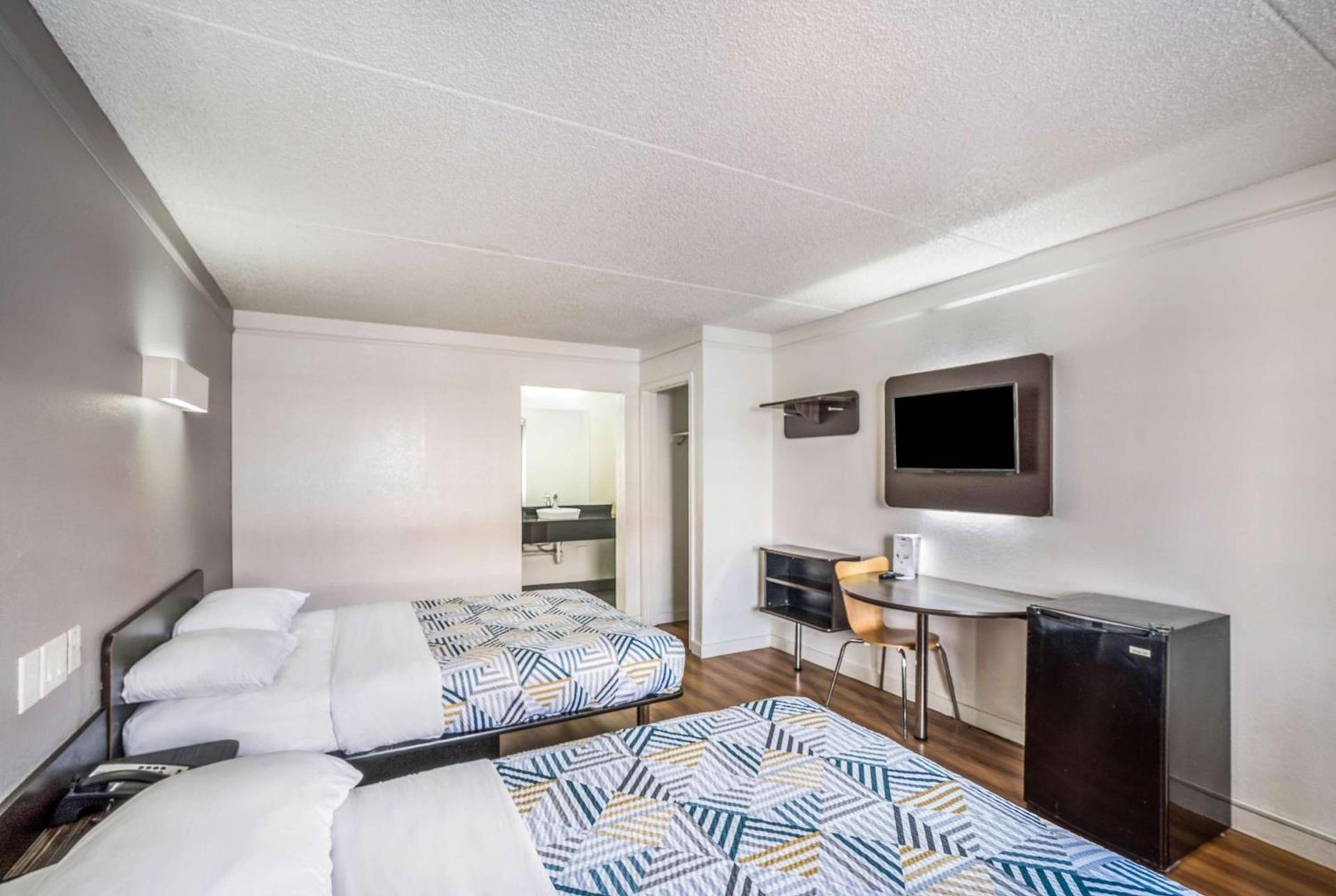Motel 6-Dallas, TX - Market Center photo 18