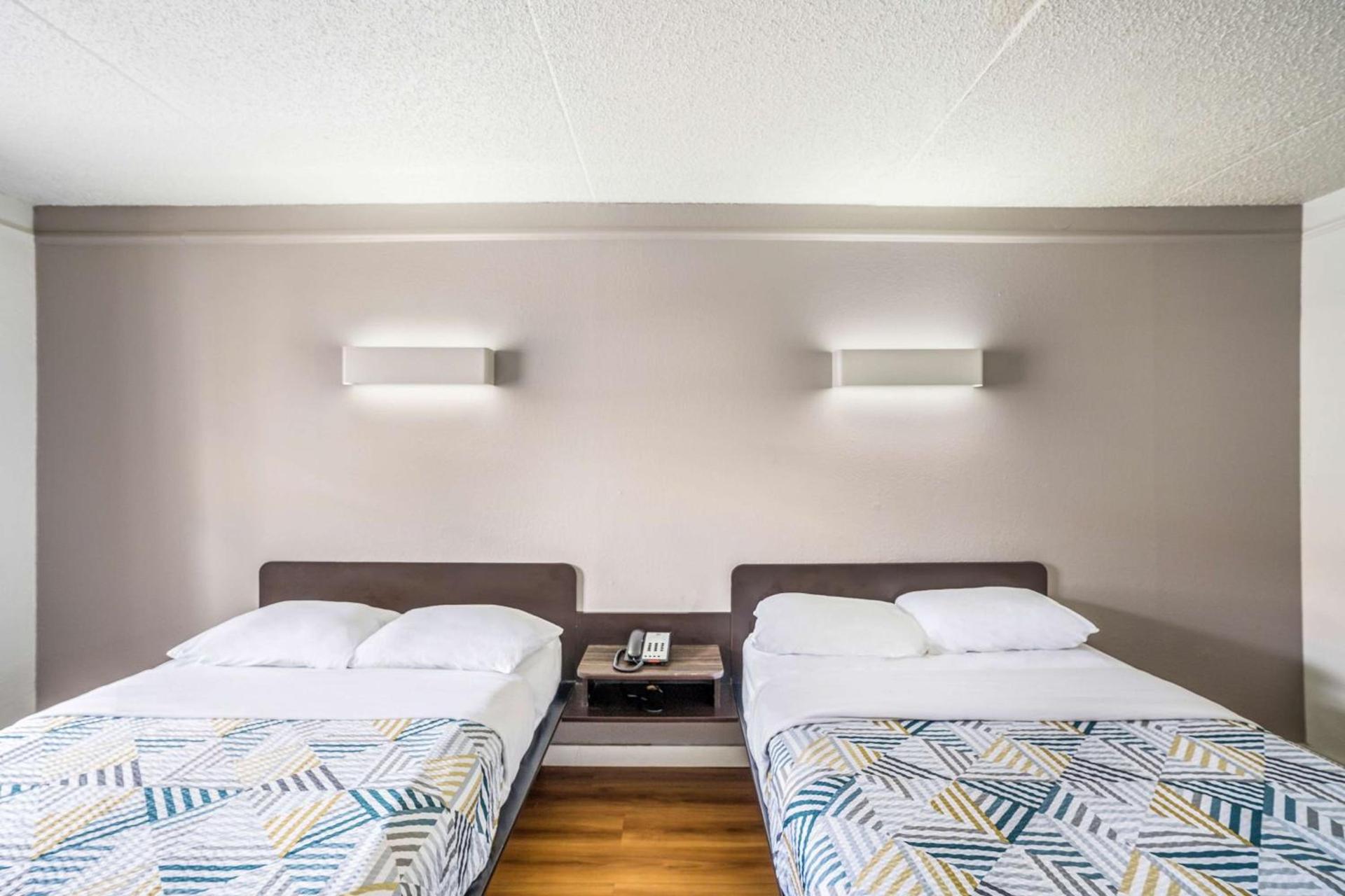 Motel 6-Dallas, TX - Market Center photo 20