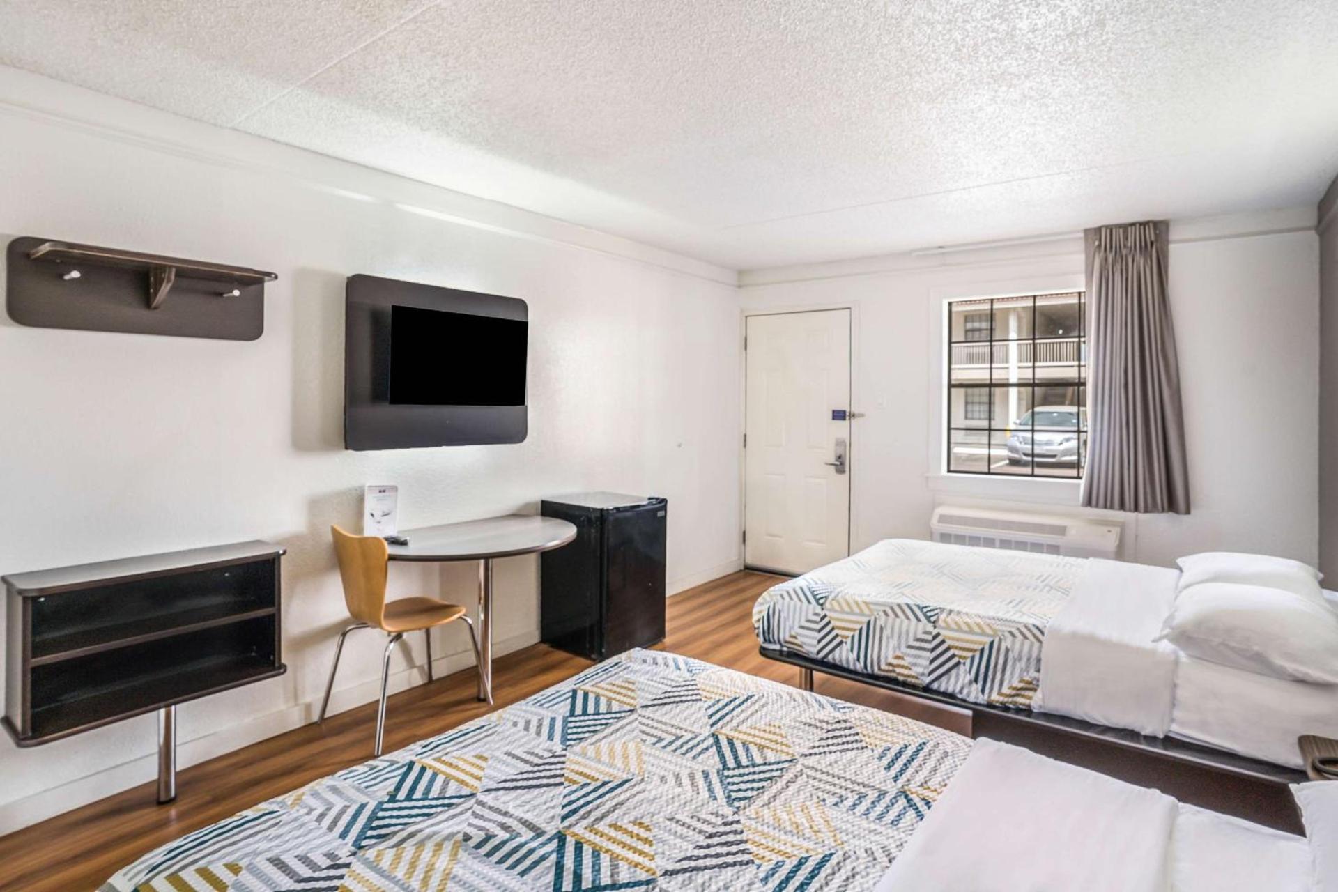 Motel 6-Dallas, TX - Market Center photo 19