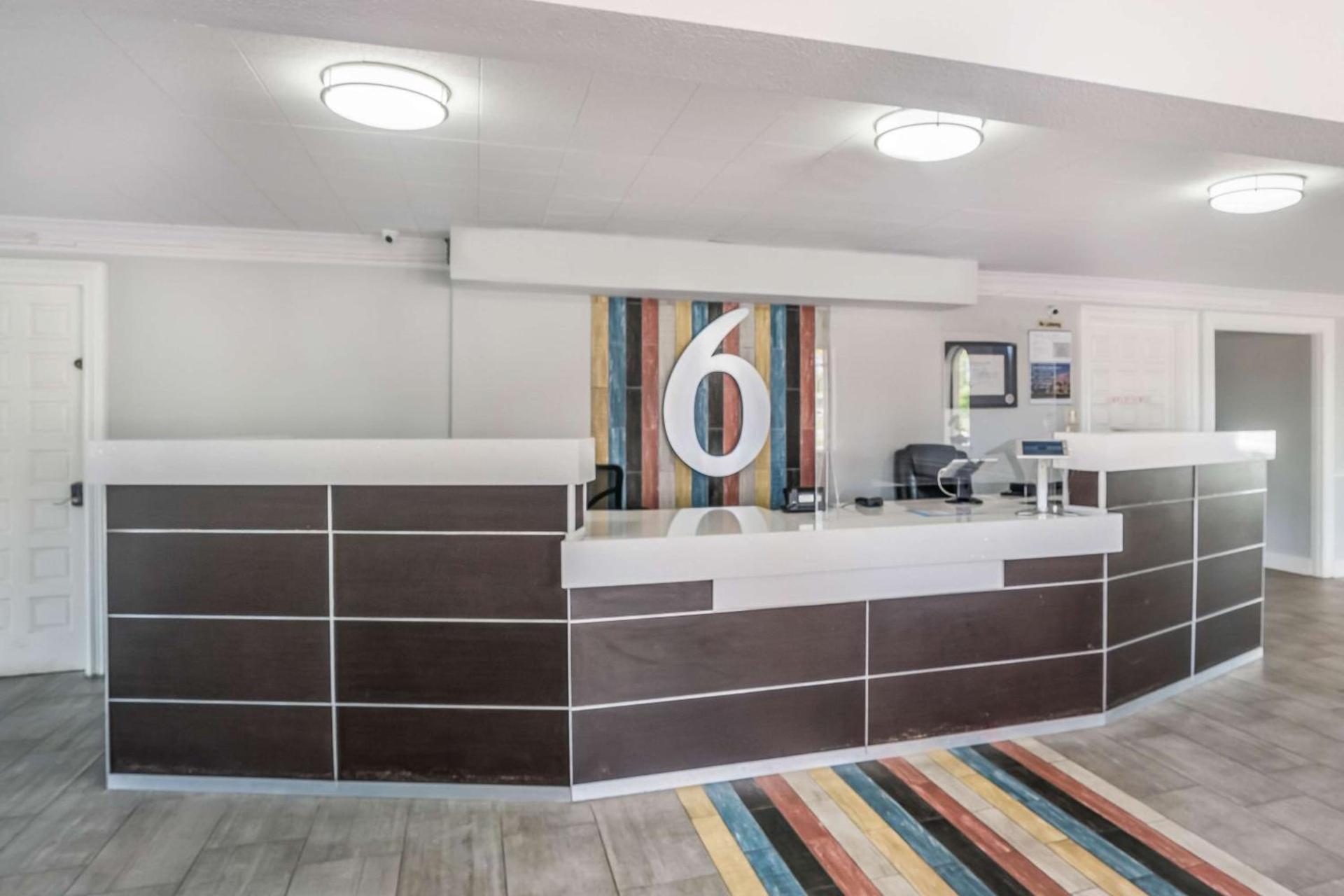 Motel 6-Dallas, TX - Market Center photo 26